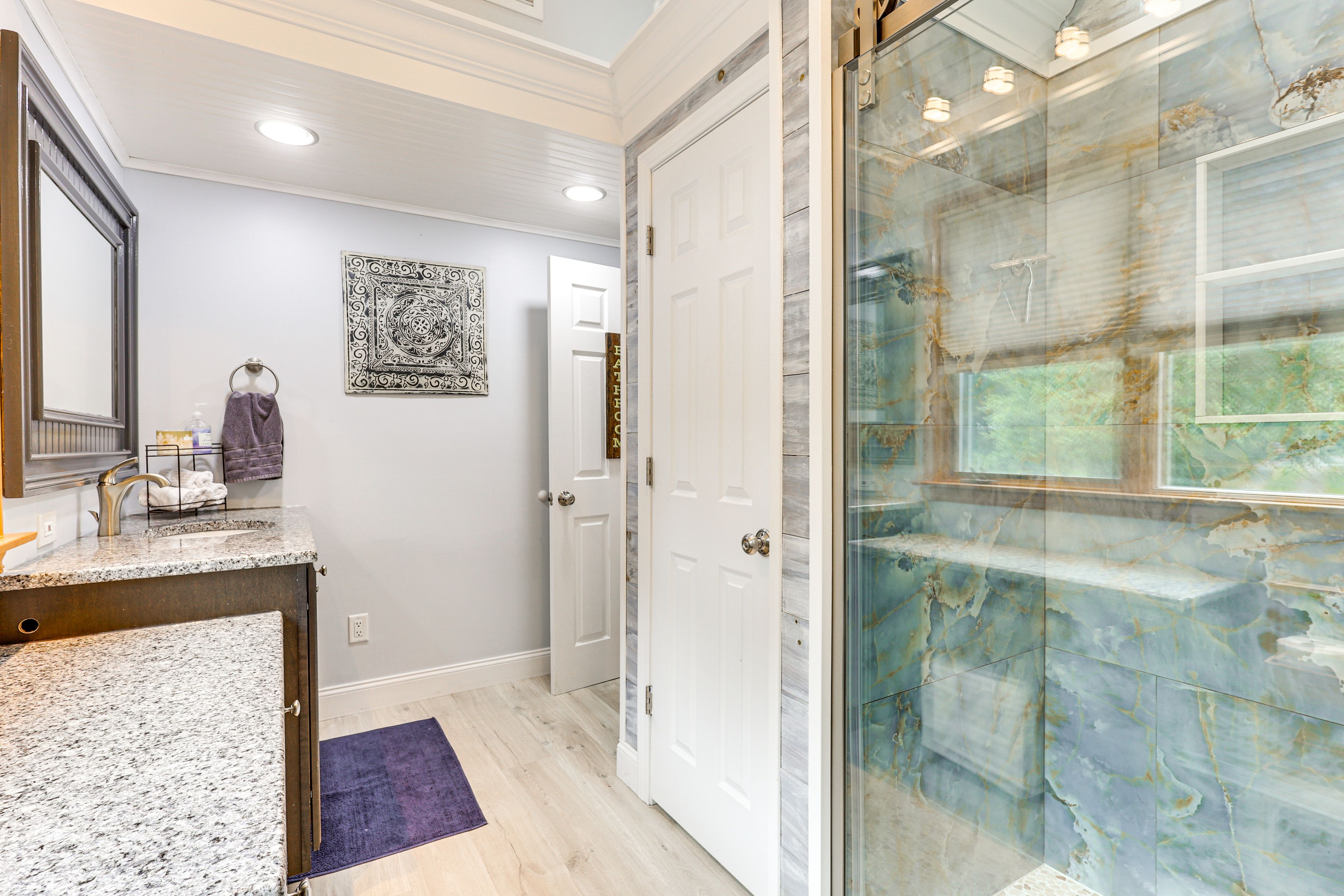 Full Bathroom | 2nd Floor