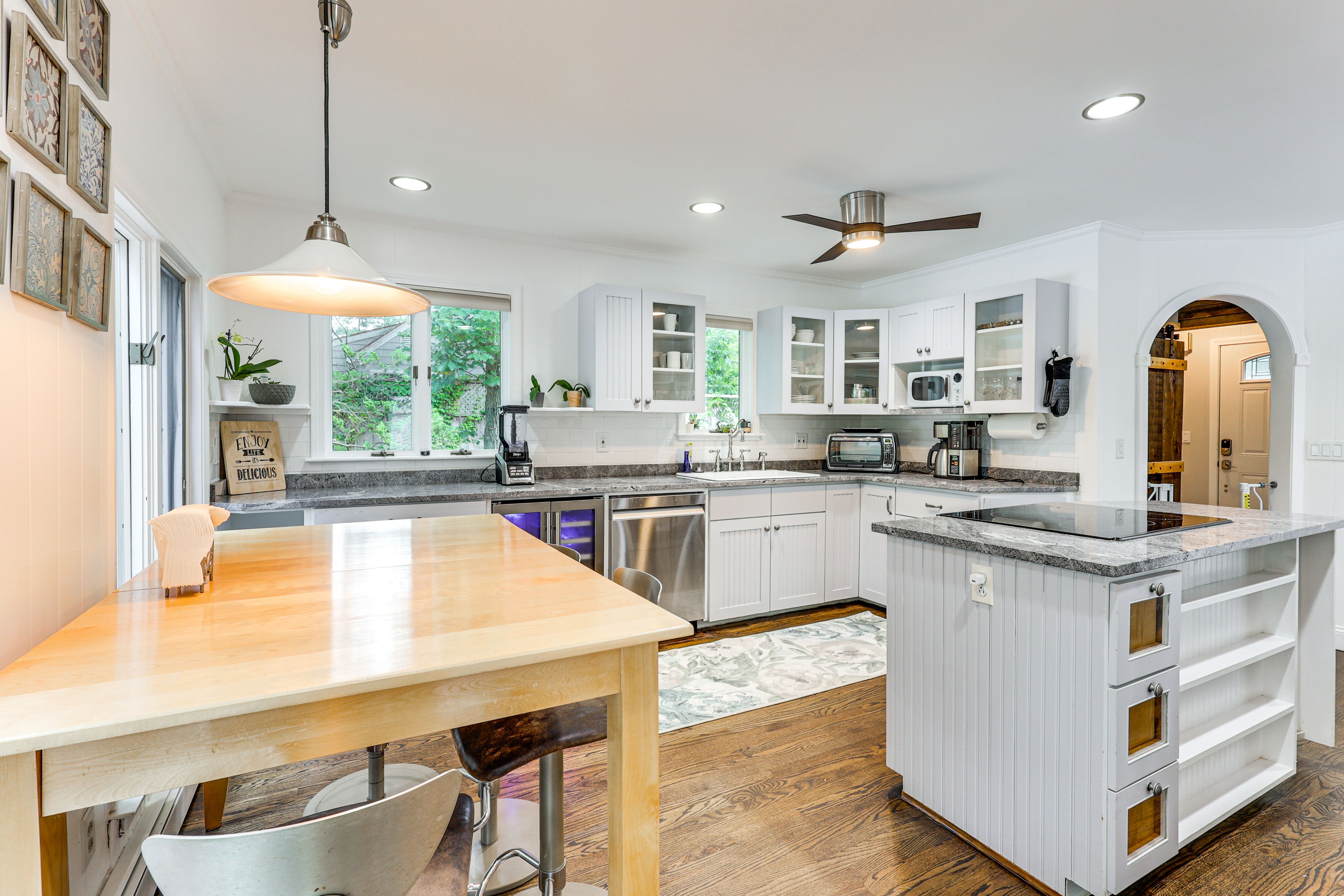 Dining Area | Dishware & Flatware Provided | Central A/C & Heat | 1st Floor