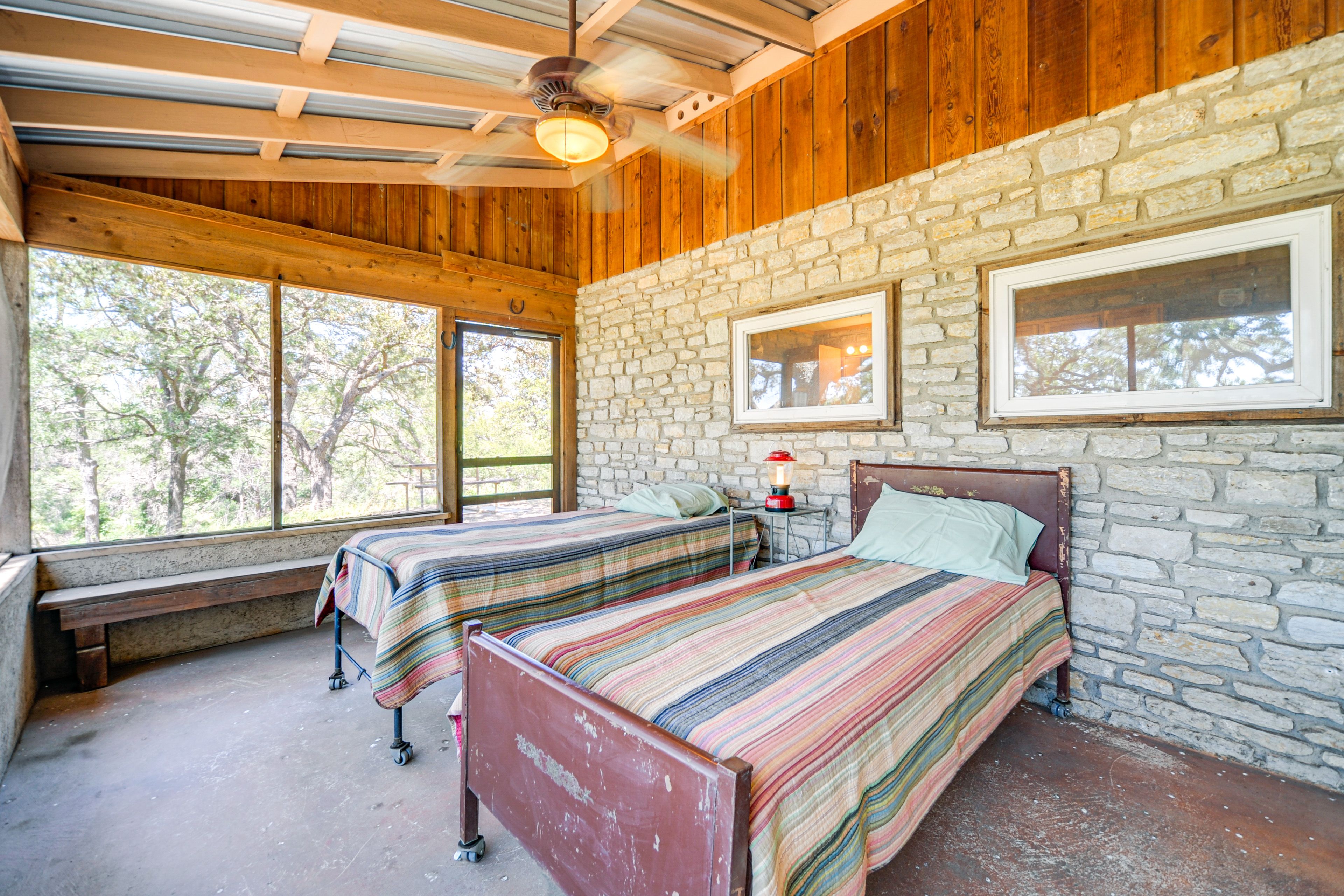 Main House | Sleeping Porch | 2 Twin Beds