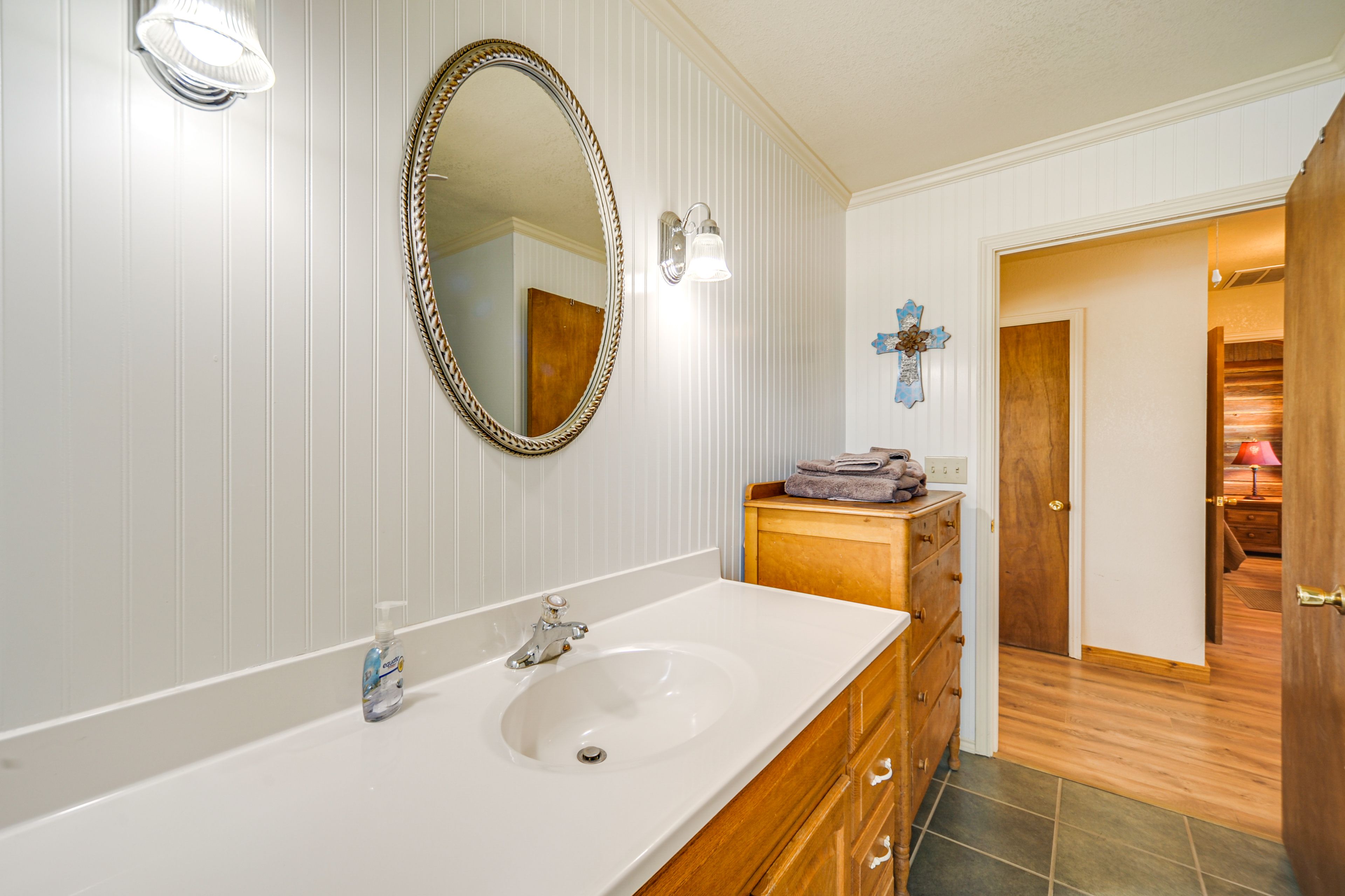 Main House | Full Bathroom