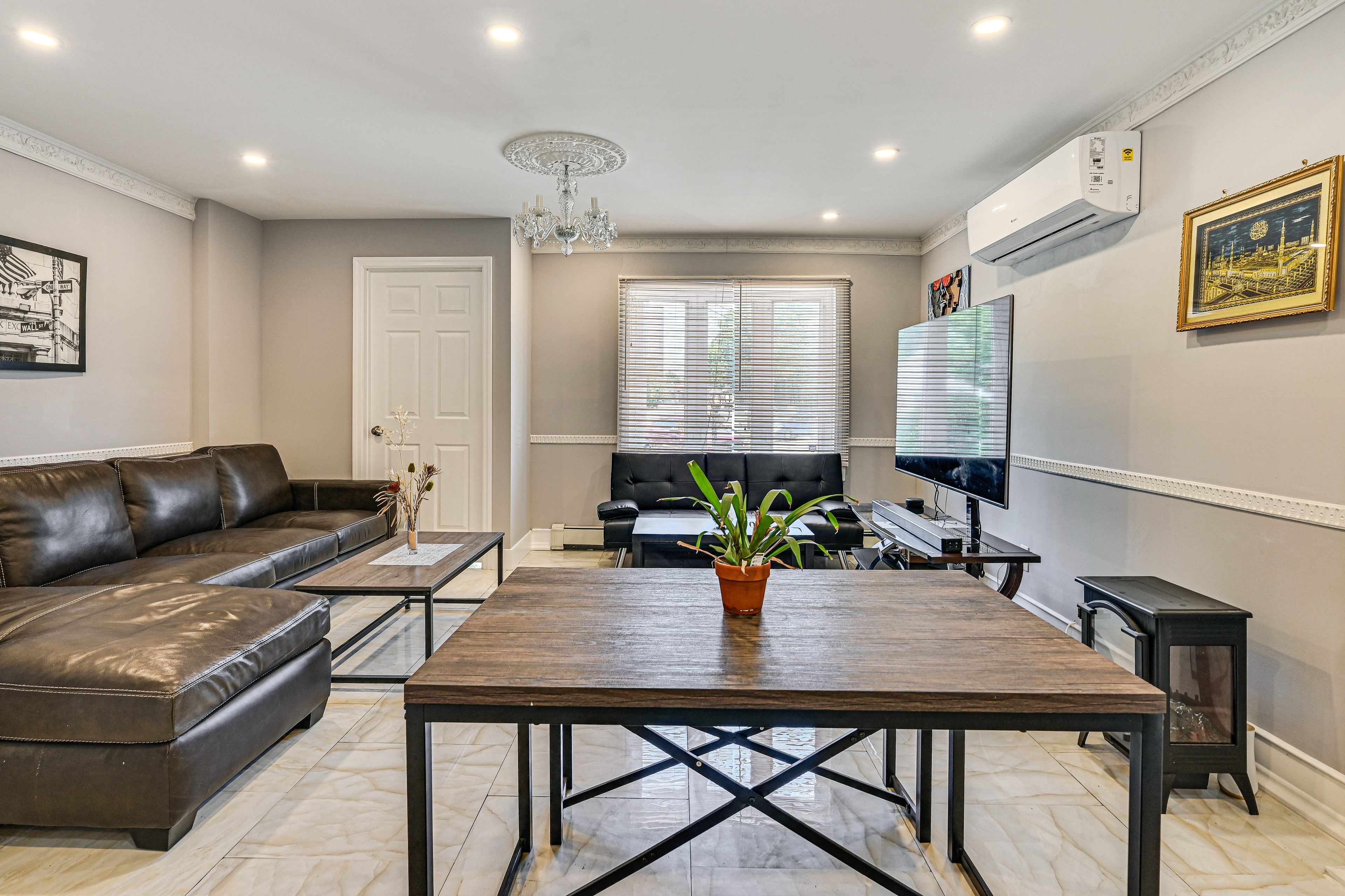 Dining Area | Dishware/Flatware Provided