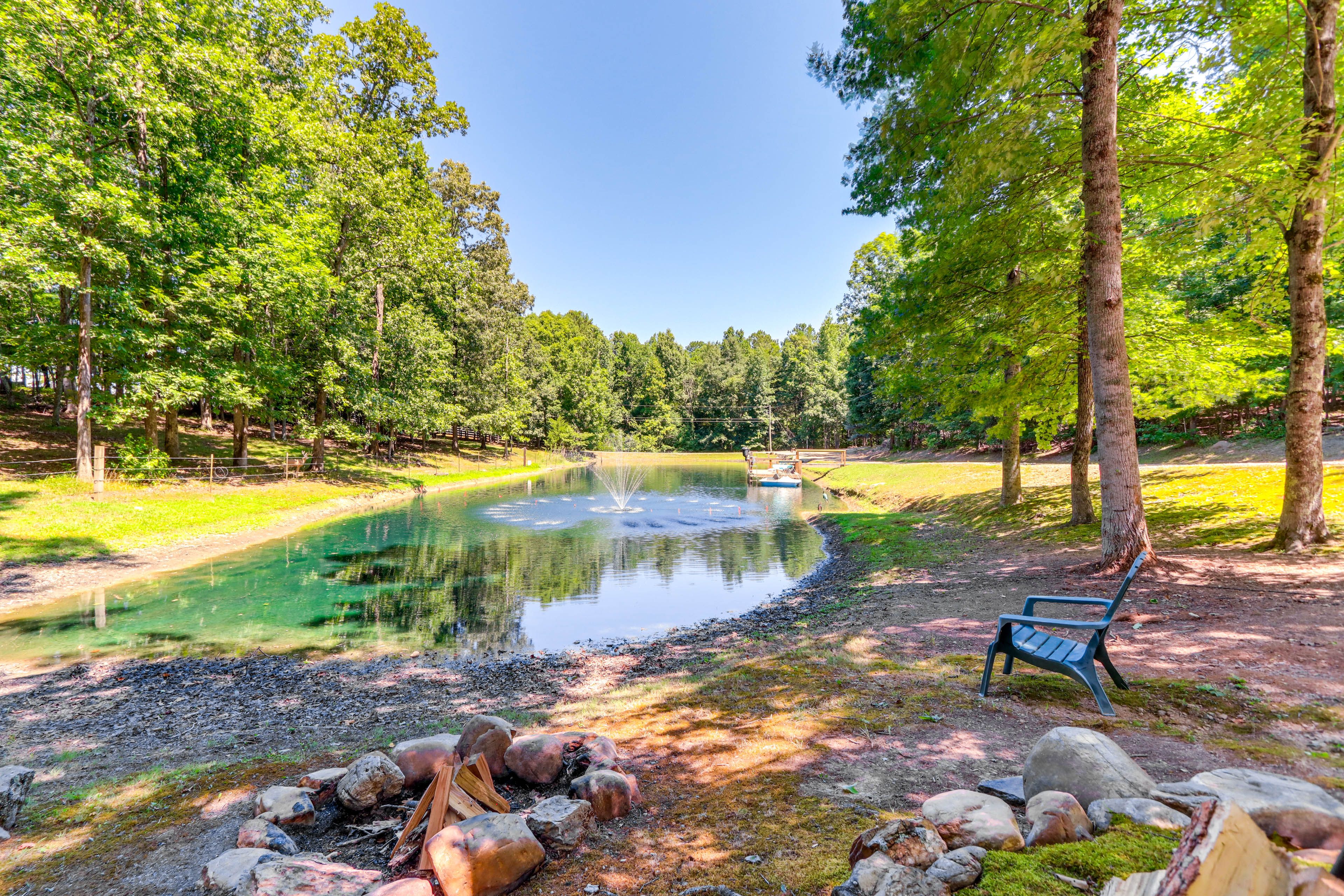 Private Pond | Fire Pit (Starter Wood Provided) | Pedal Boat