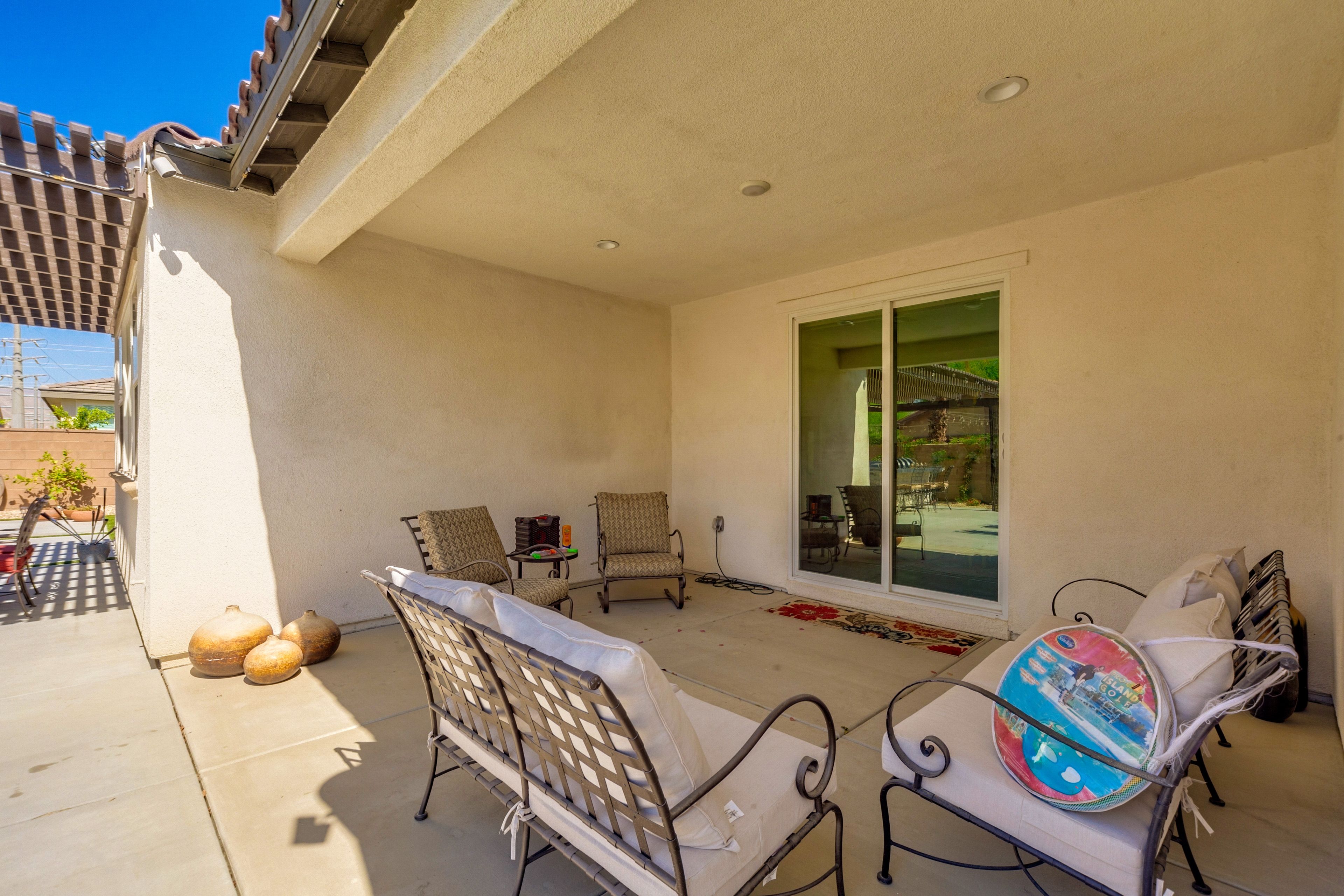 Covered Patio w/ Seating