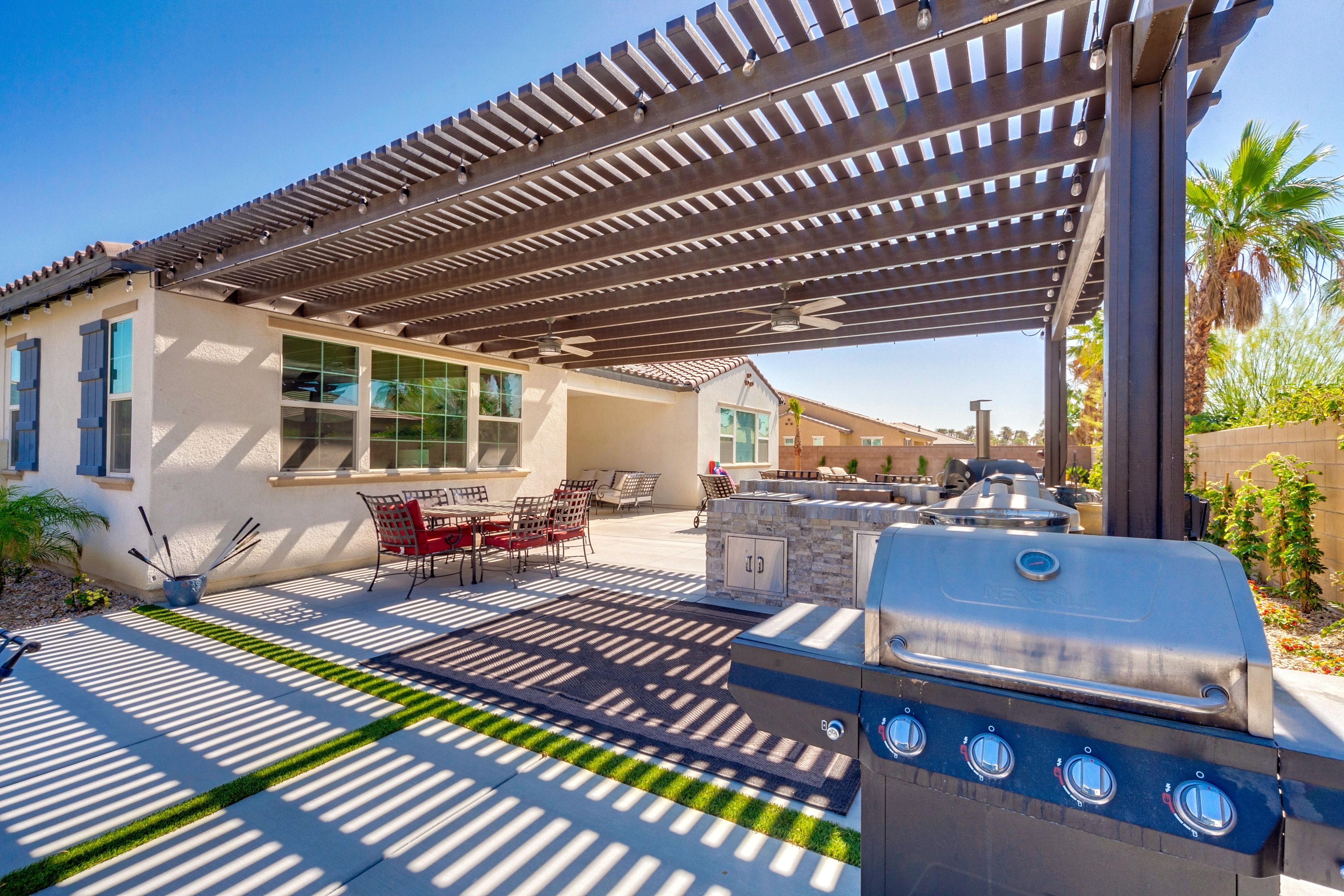 Pergola | Outdoor Dining | Outdoor Kitchen | Gas Grill