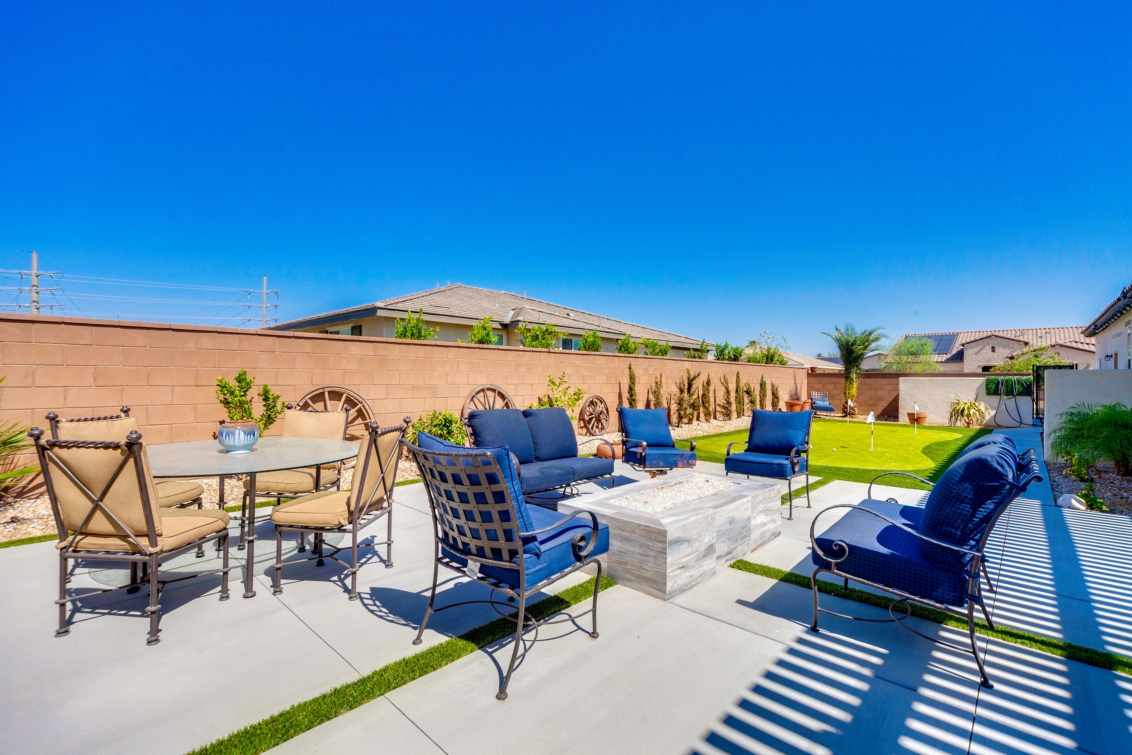 Private Yard & Patio | Gas Fire Pit Table | Outdoor Dining | Putting Green
