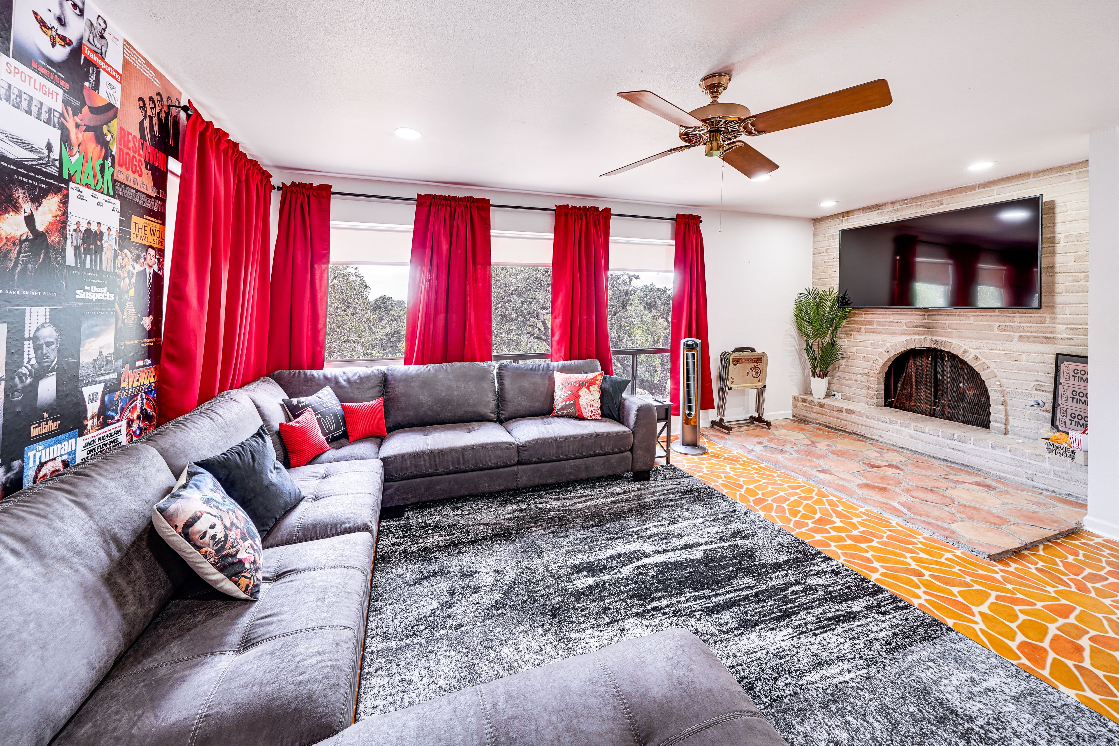 Living Room | Smart TV | Free WiFi | 2nd Floor