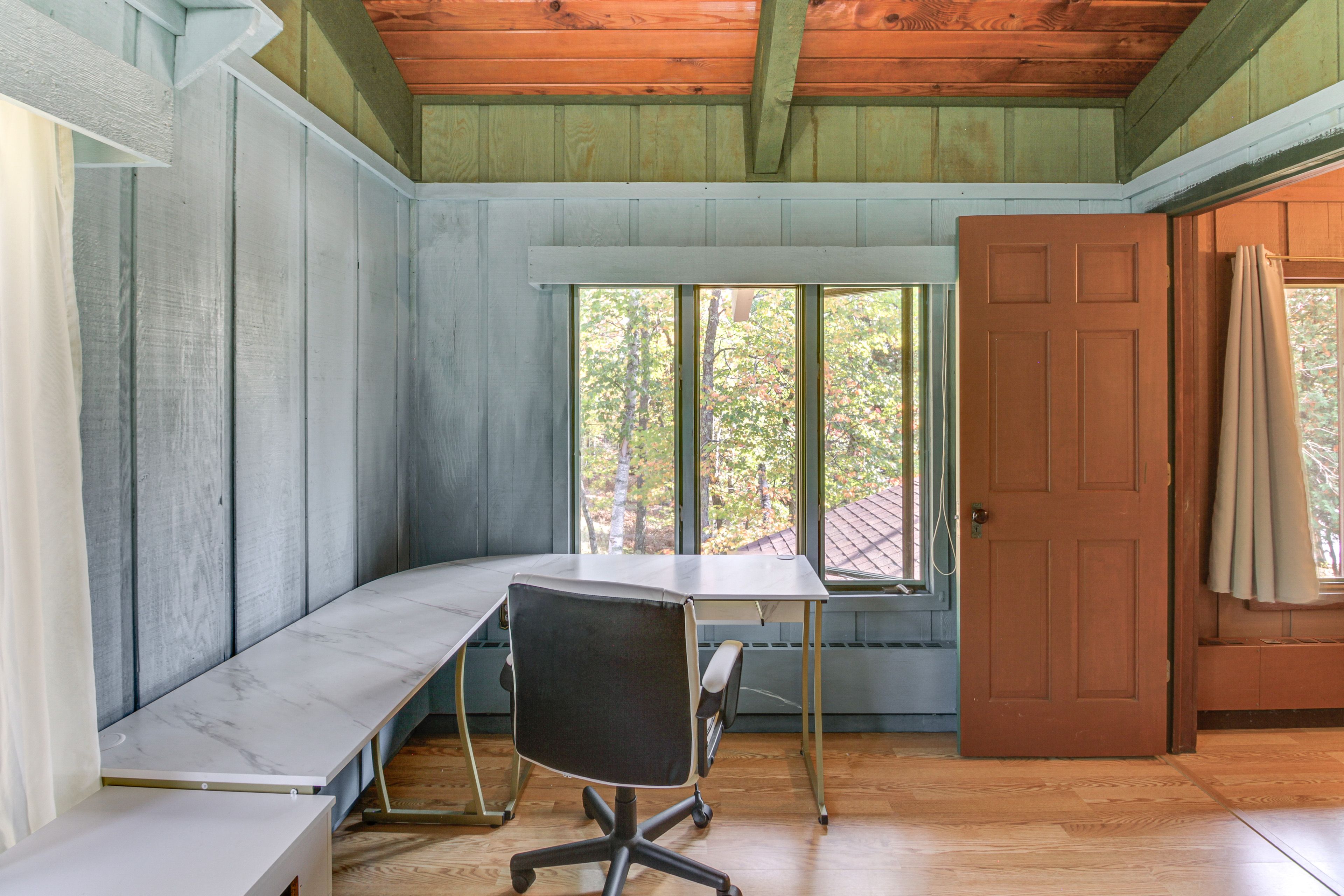 Office Space | 3rd Floor | Free WiFi