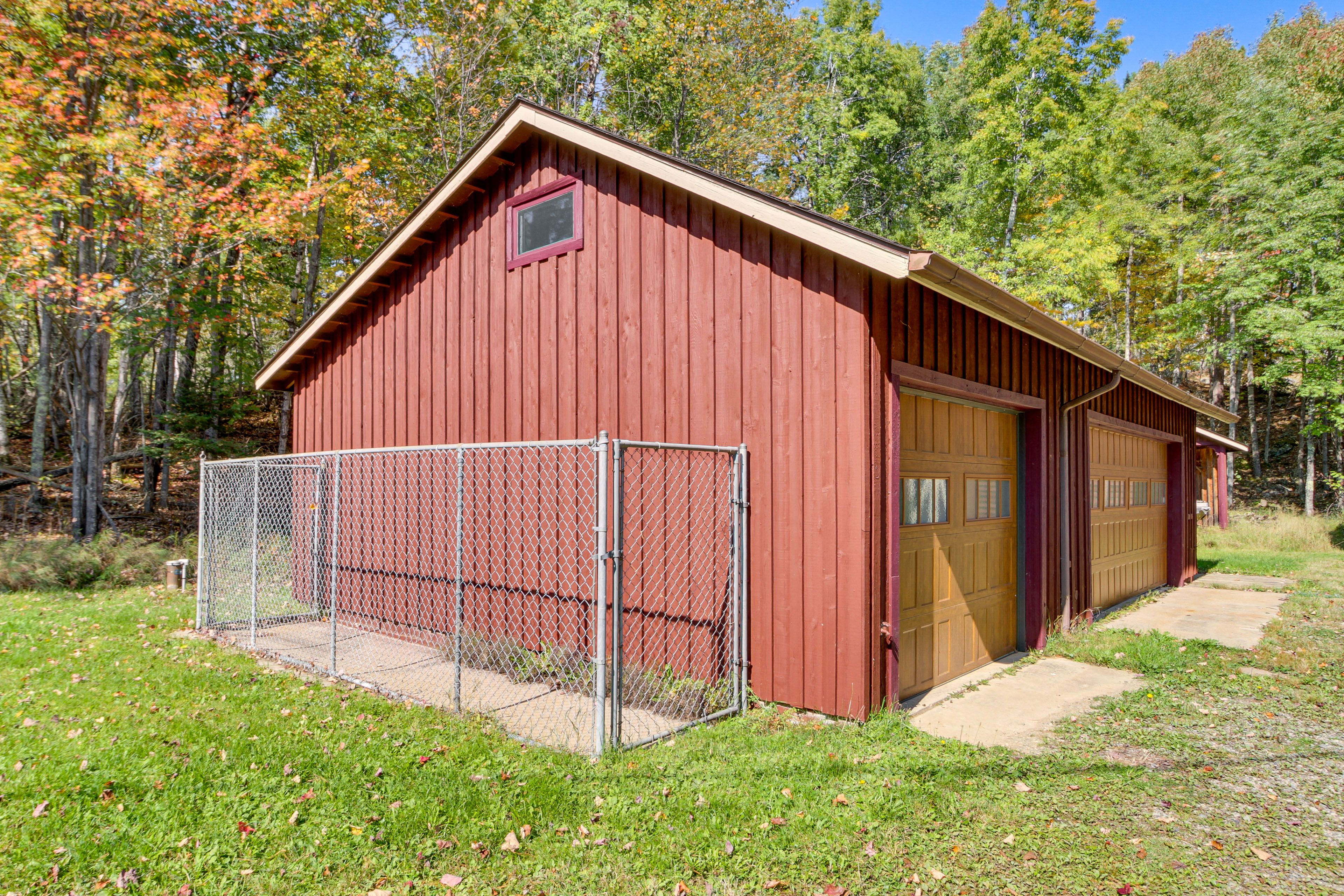 Parking | Garage (2 Vehicles) | Driveway (6 Vehicles) | RV Parking Allowed