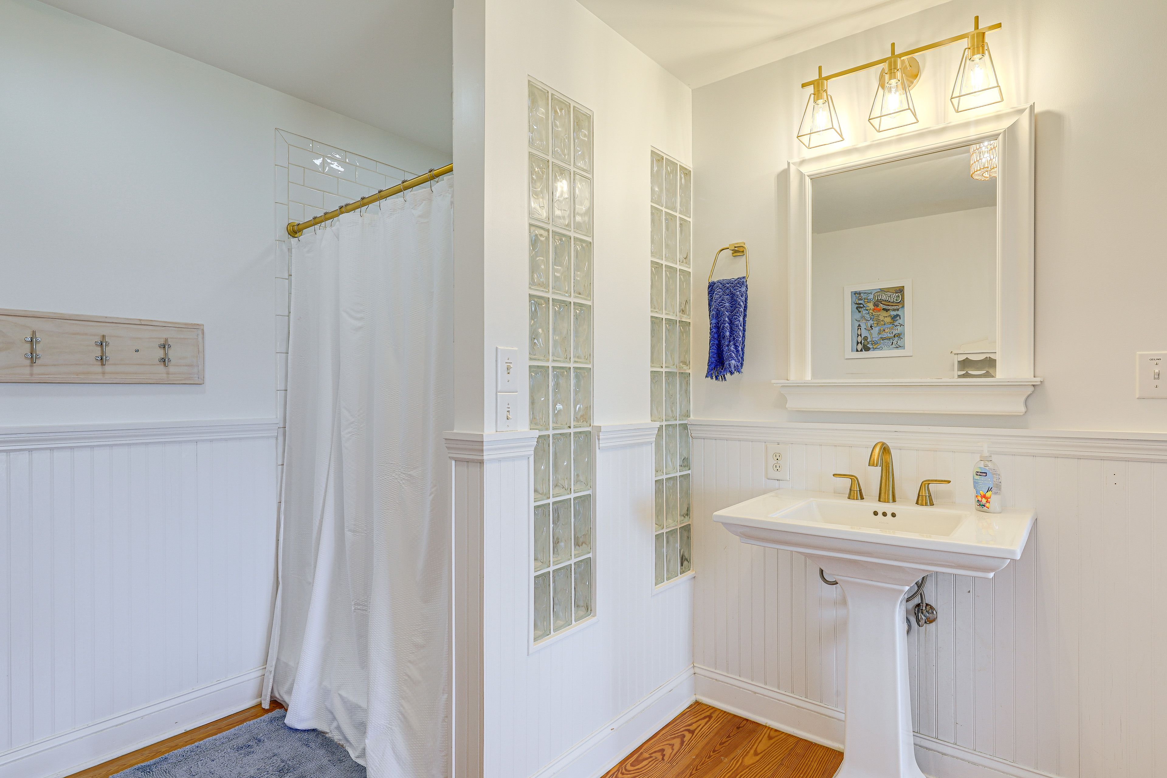 Full Bathroom | Towels Provided | 3rd Level