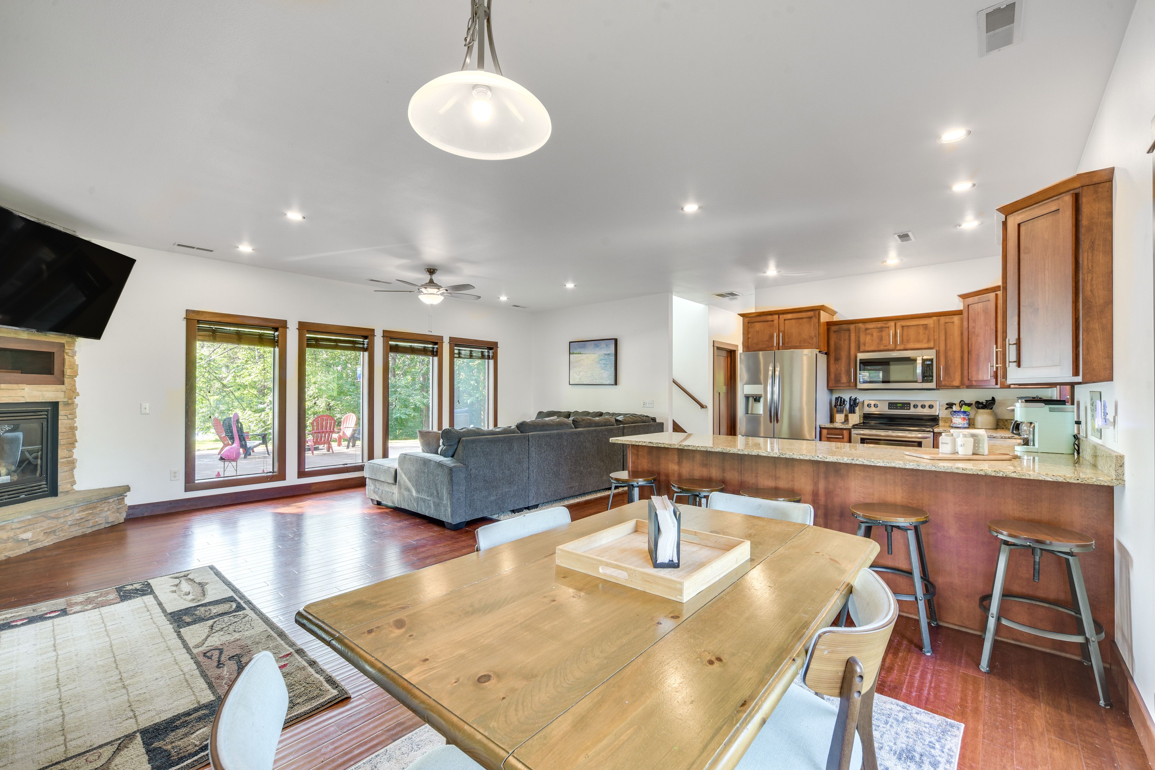 Dining Area | 1st Floor | Dishware/Flatware | Trash Bags/Paper Towels