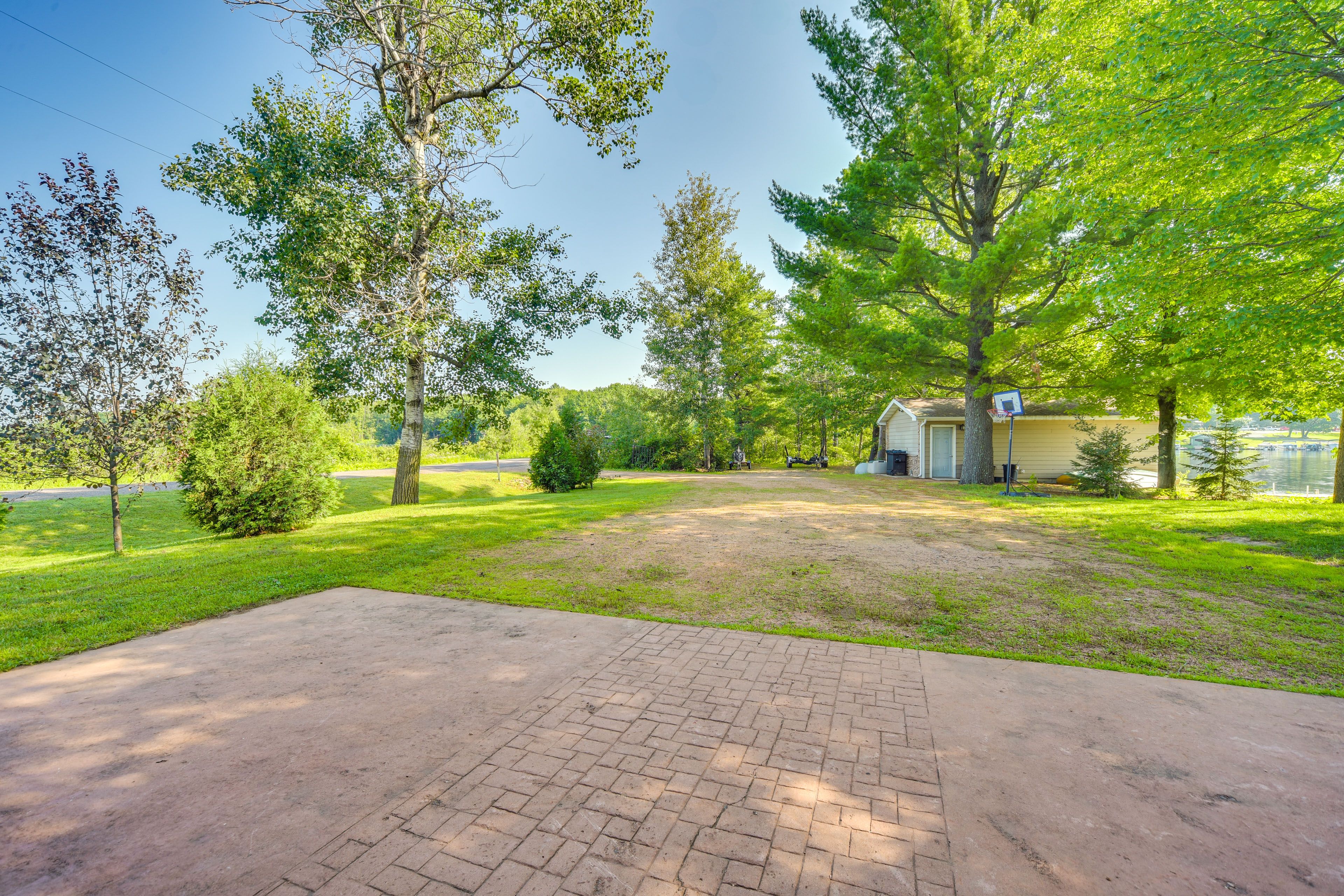 Parking | Gravel Driveway (6 Vehicles) | Boat Trailer Parking