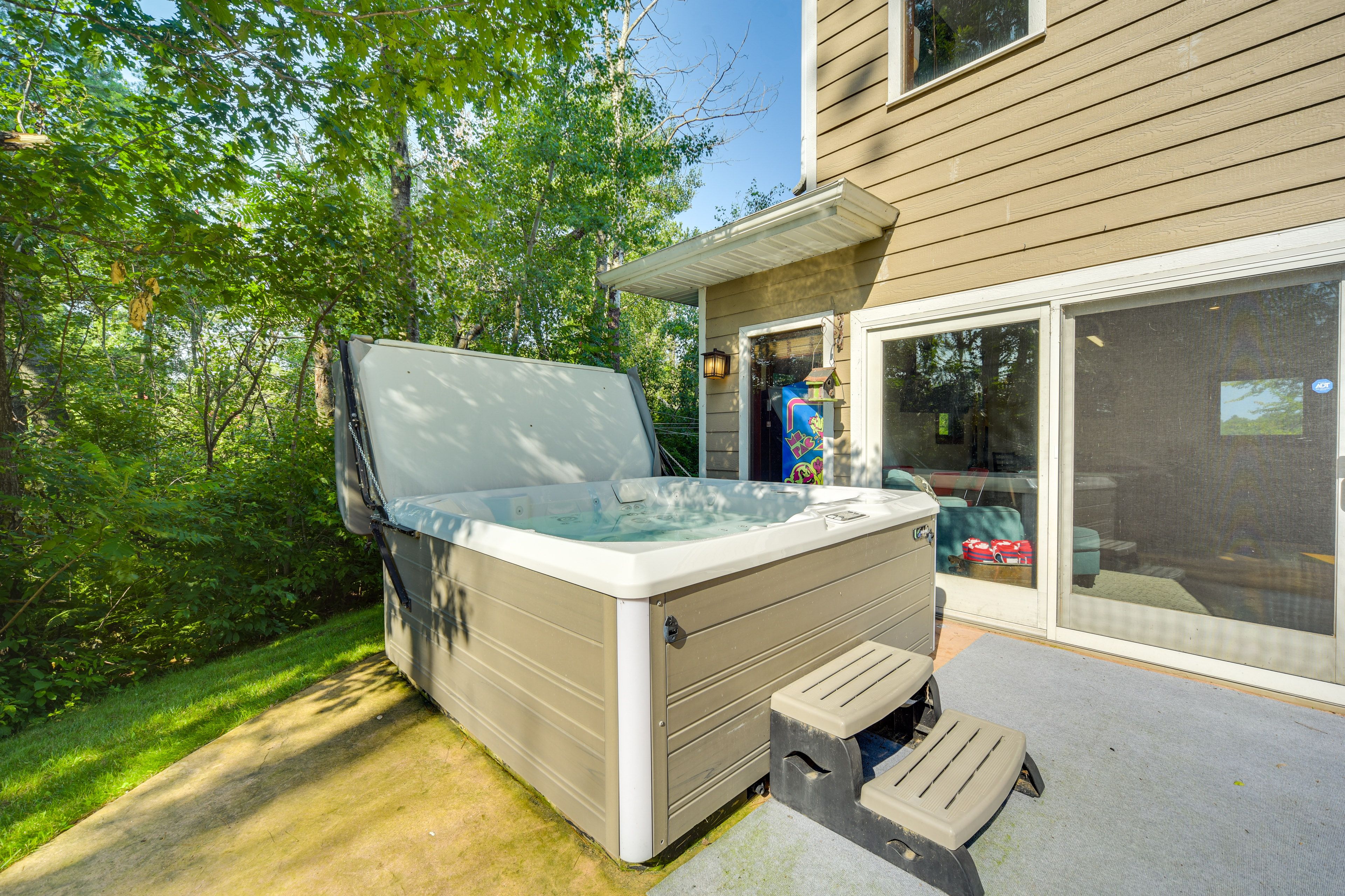 Large Patio | Hot Tub | Gas Grill | Wood-Burning Fire Pit