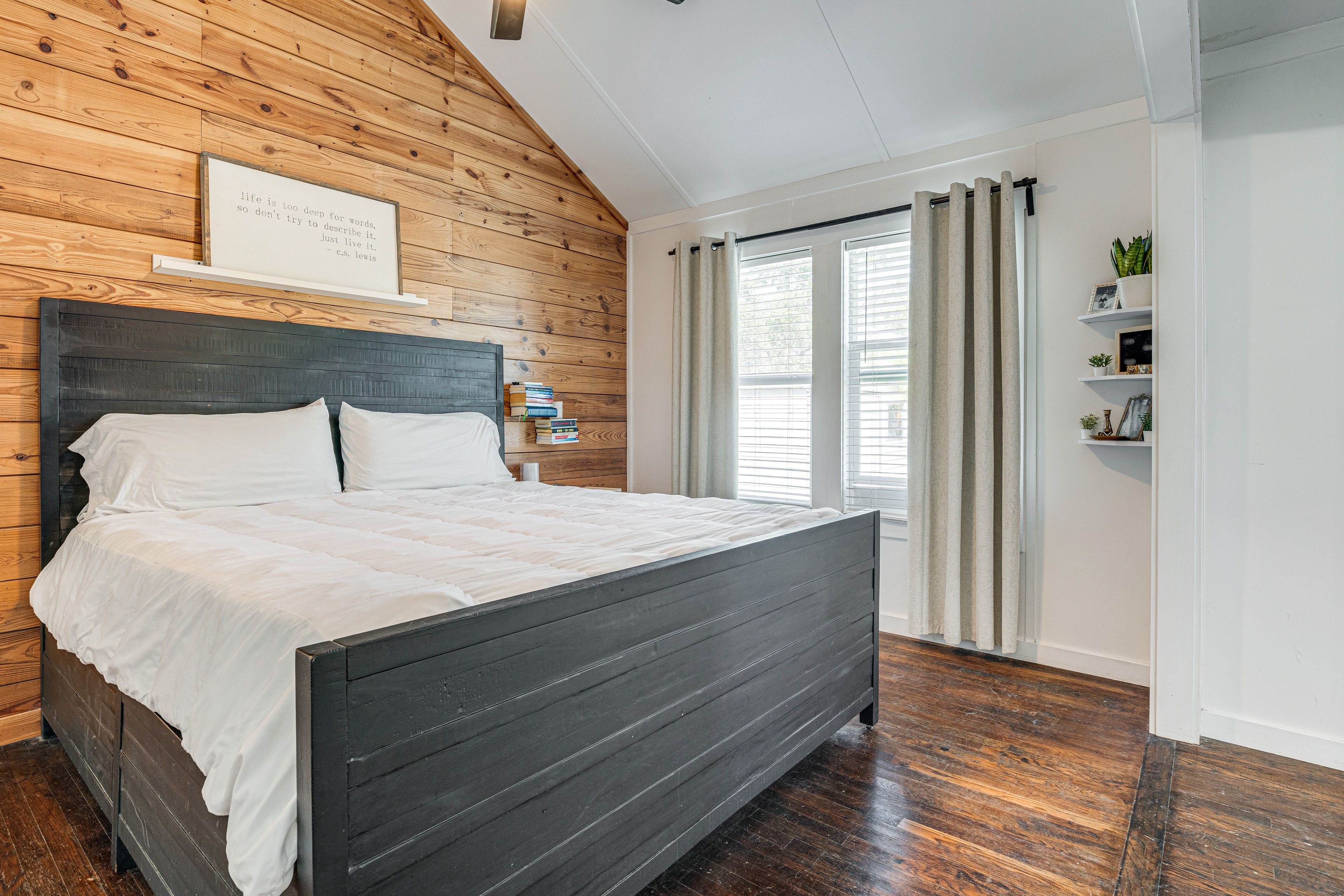 Bedroom 1 | King Bed | Flat-Screen TV