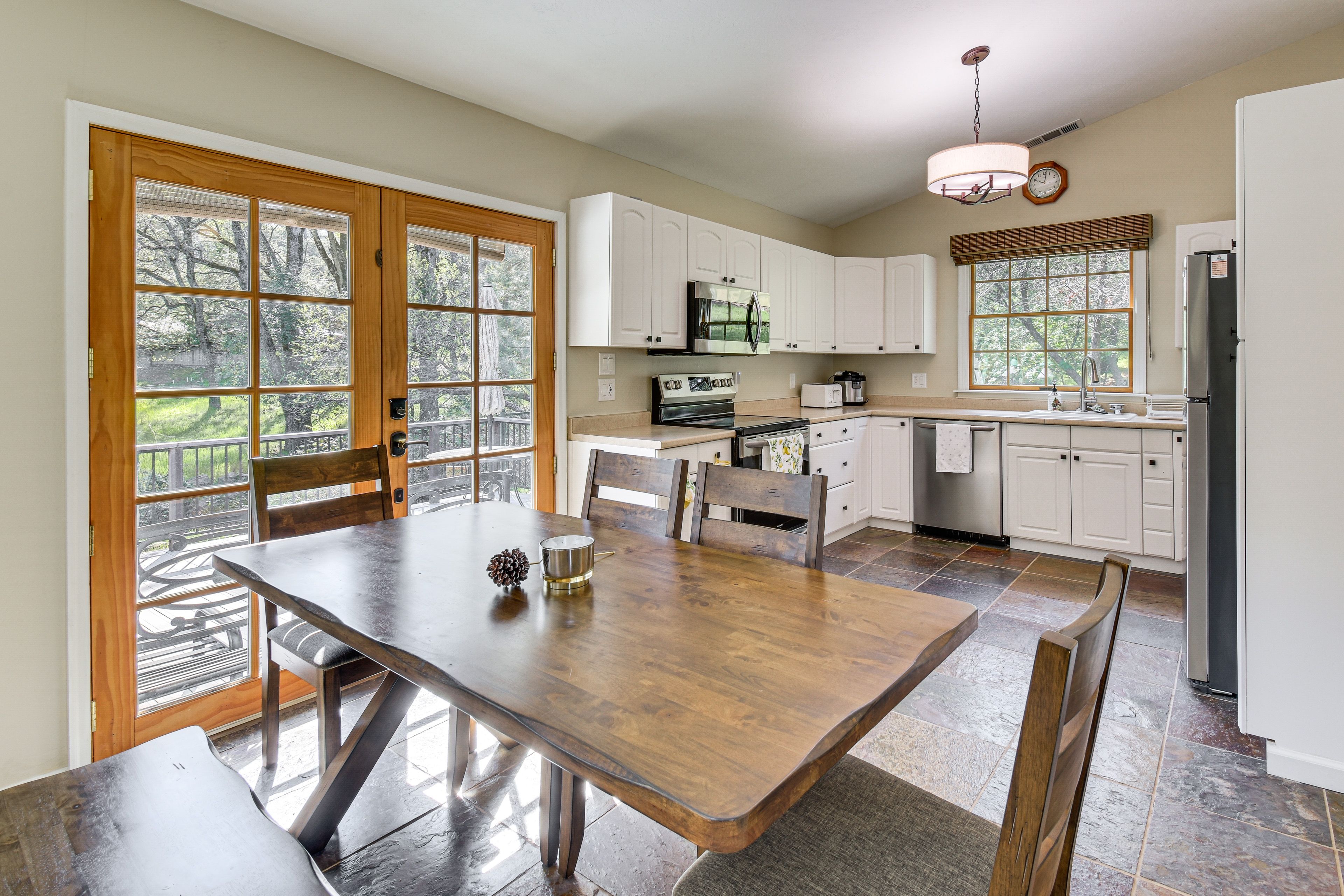 Kitchen & Dining Area