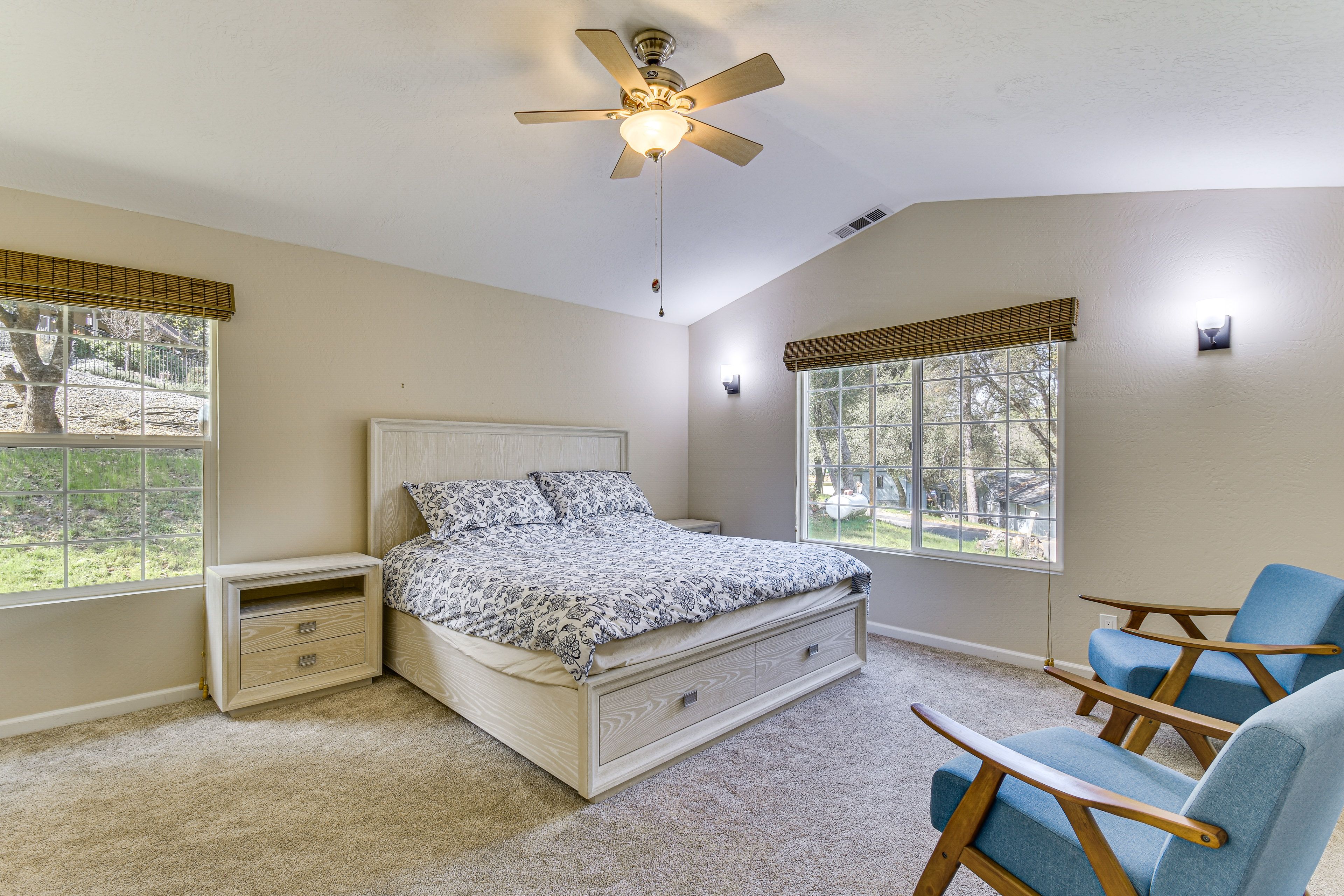 Bedroom 1 | King Bed