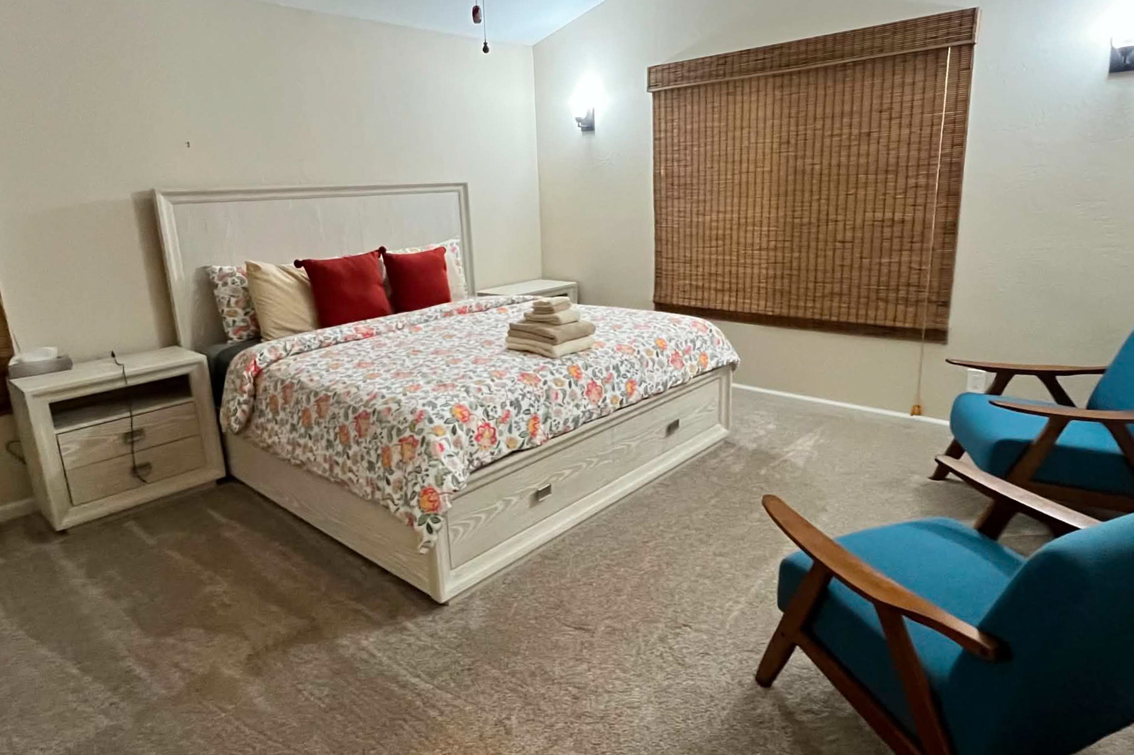 Bedroom 1 | King Bed
