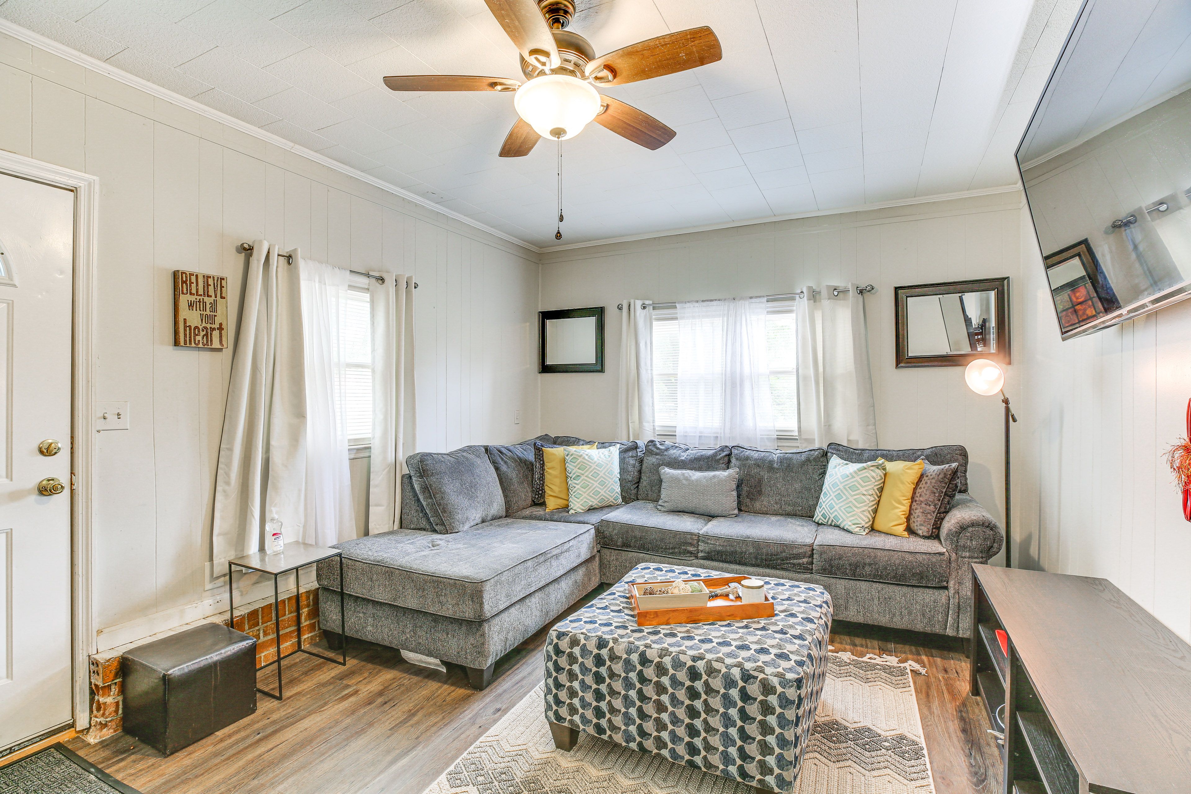 Family Room | Queen Sleeper Sofa | Twin Futon