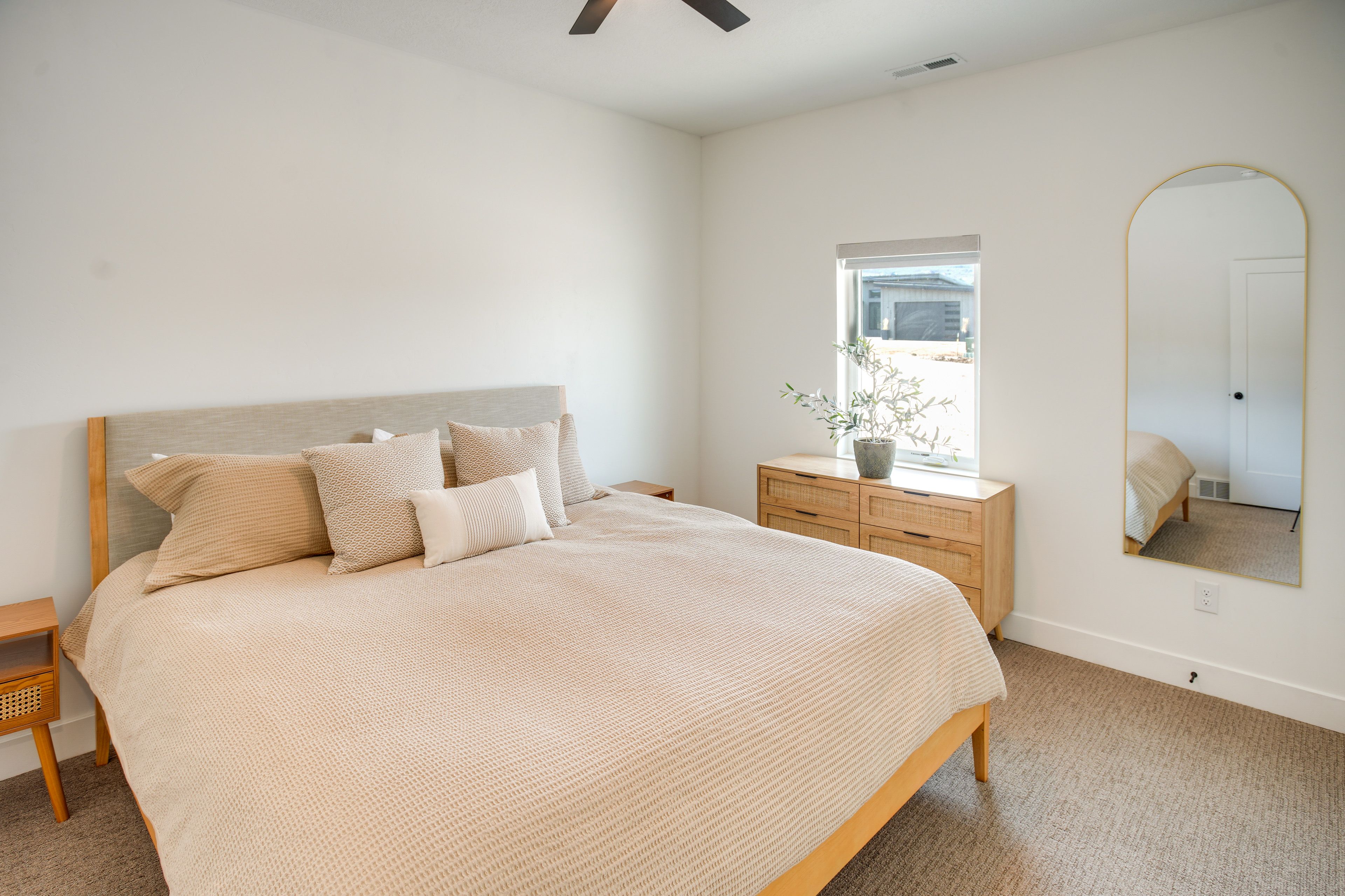 Bedroom 2 | King Bed | 1st Floor