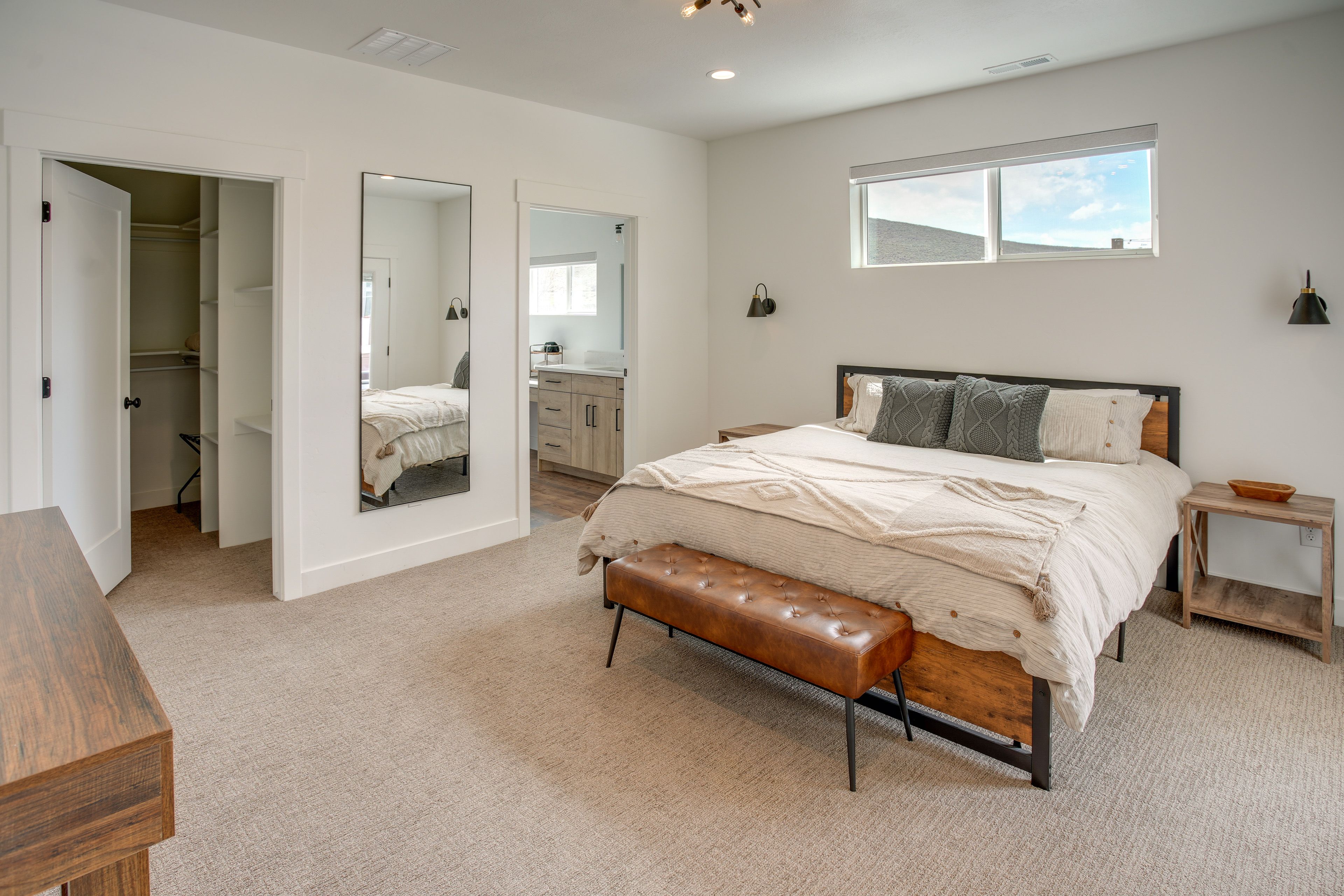 Bedroom 1 | King Bed | 1st Floor | Smart TV