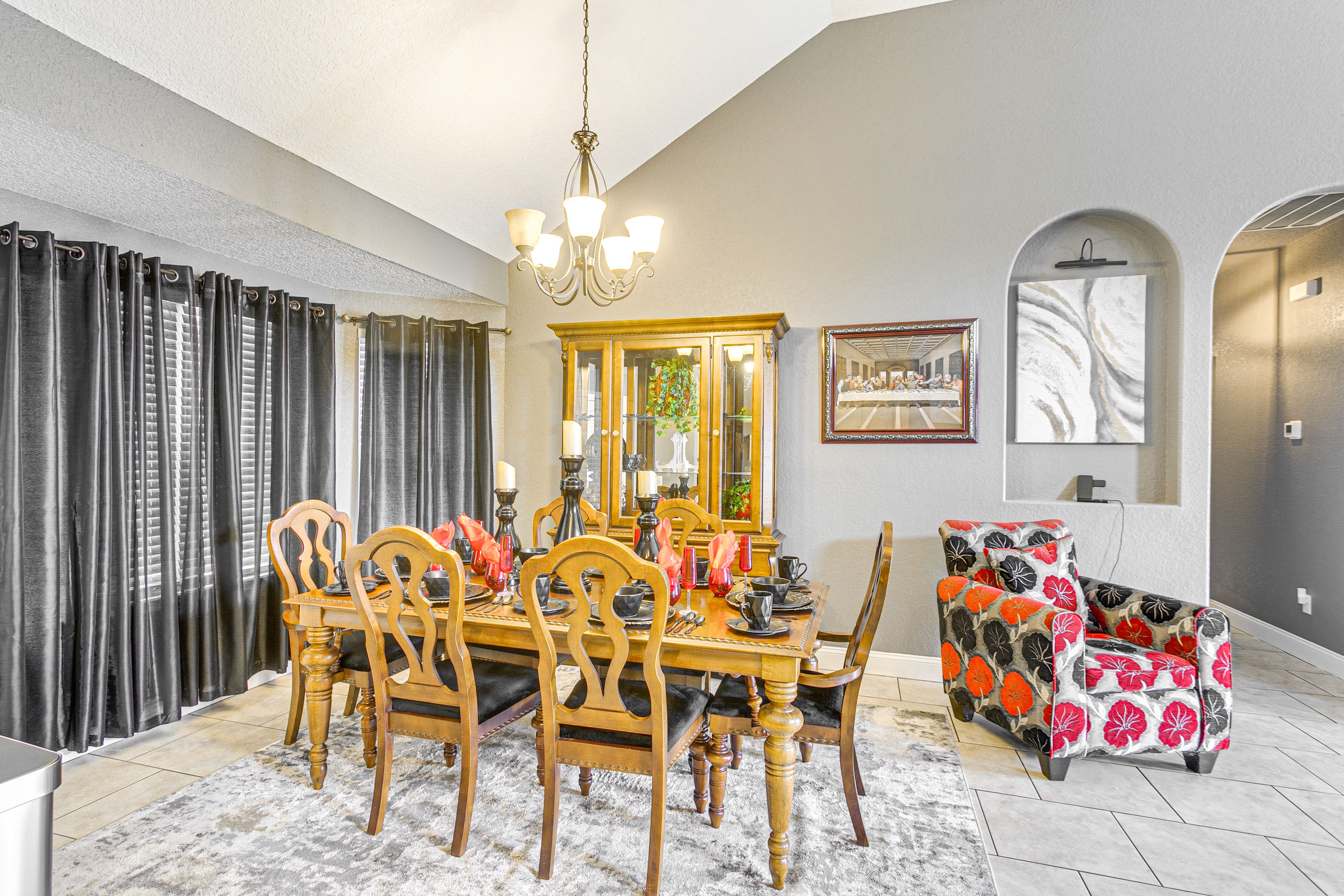 Dining Table | Dishware/Flatware