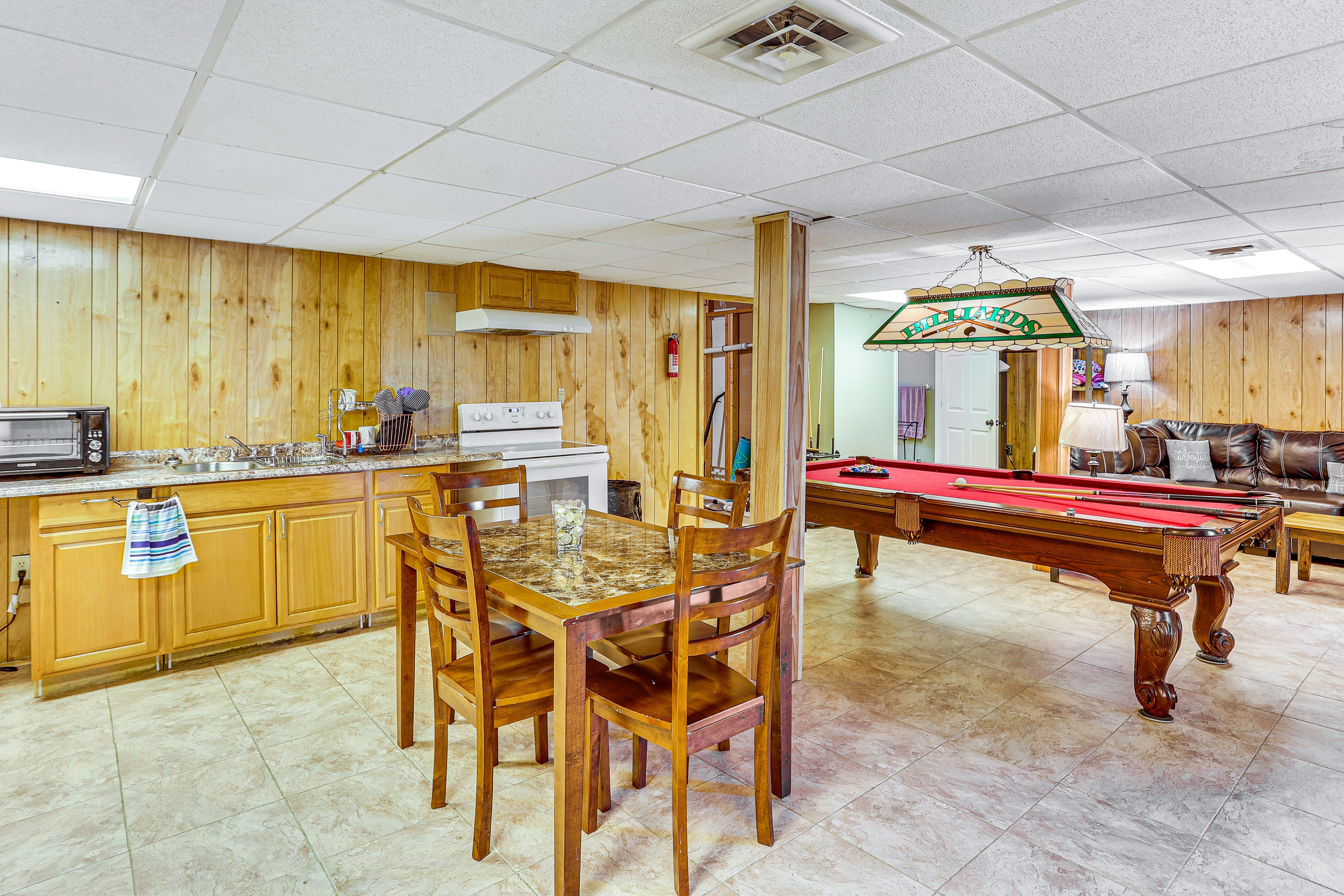Dining Area & Kitchen