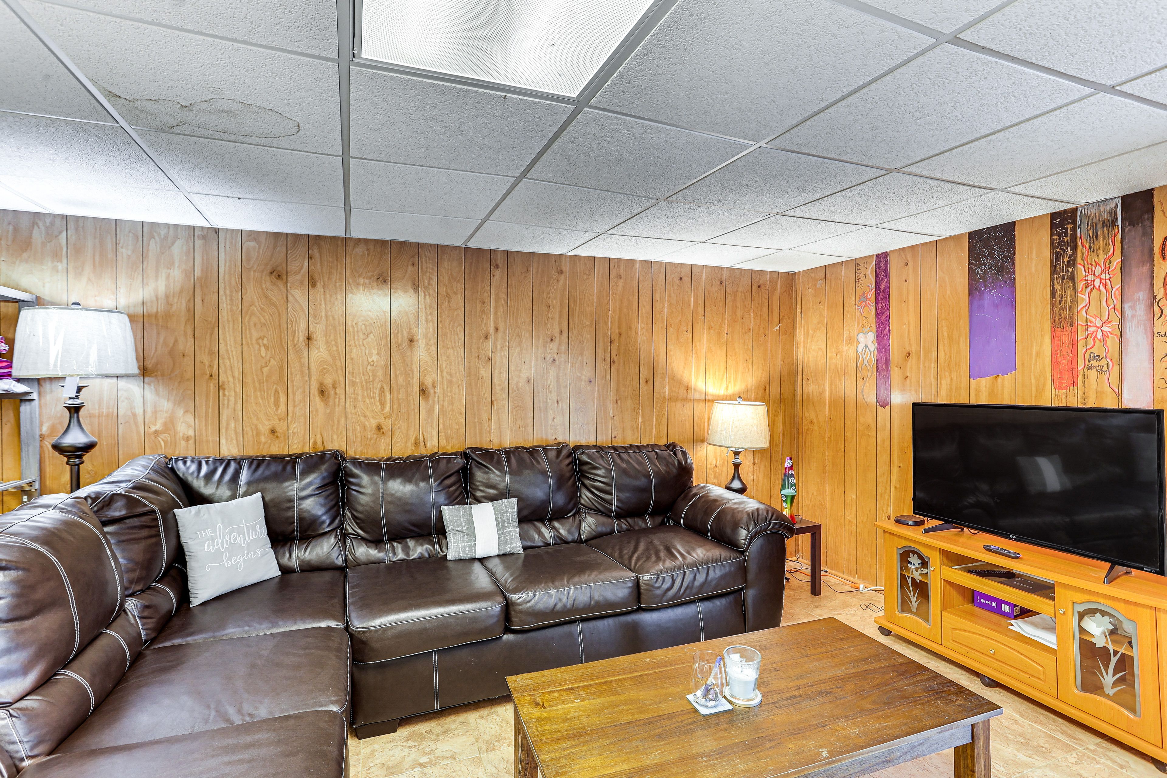 Living Area | Smart TV | Free WiFi | Central A/C & Heating