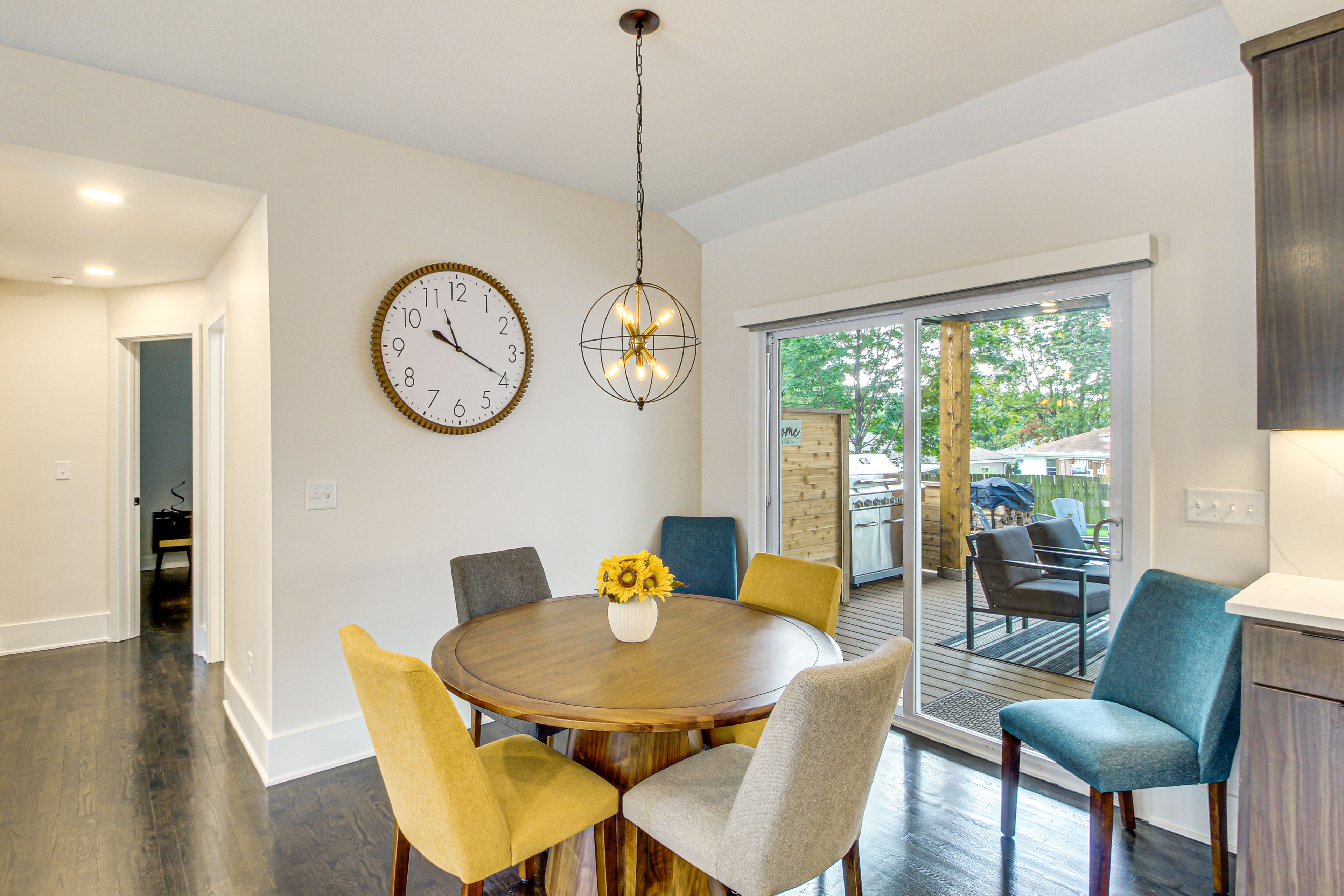 Dining Area | 1st Floor | Dishware/Flatware | Trash Bags/Paper Towels