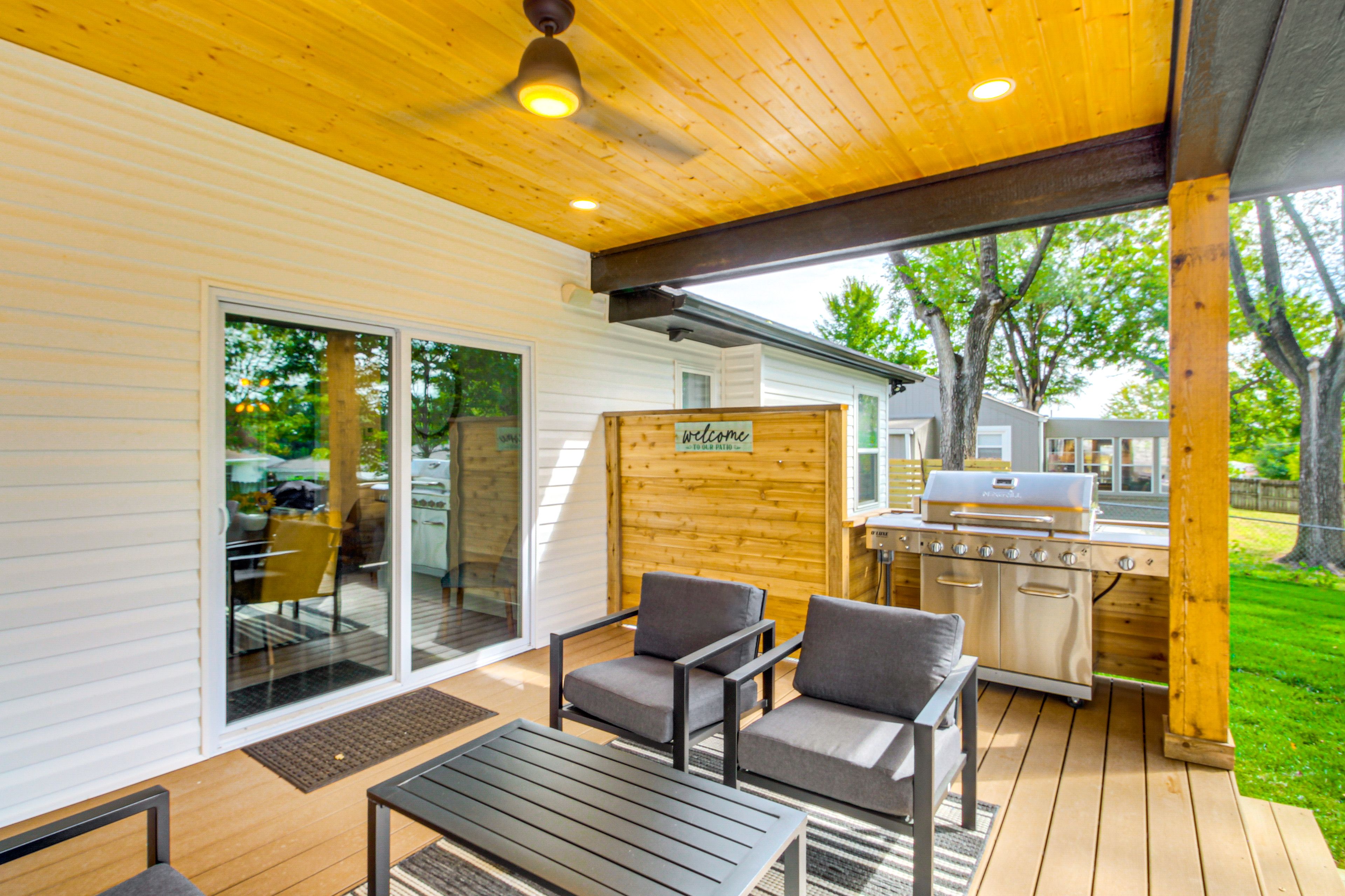 Furnished Covered Deck | Gas Grill