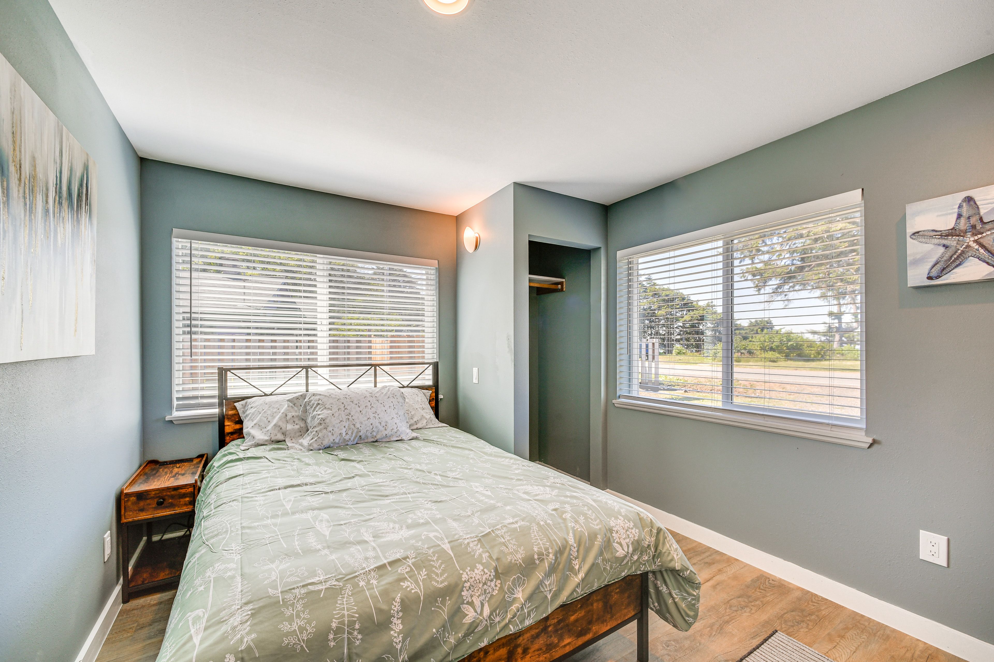 Bedroom 1 | Queen Bed