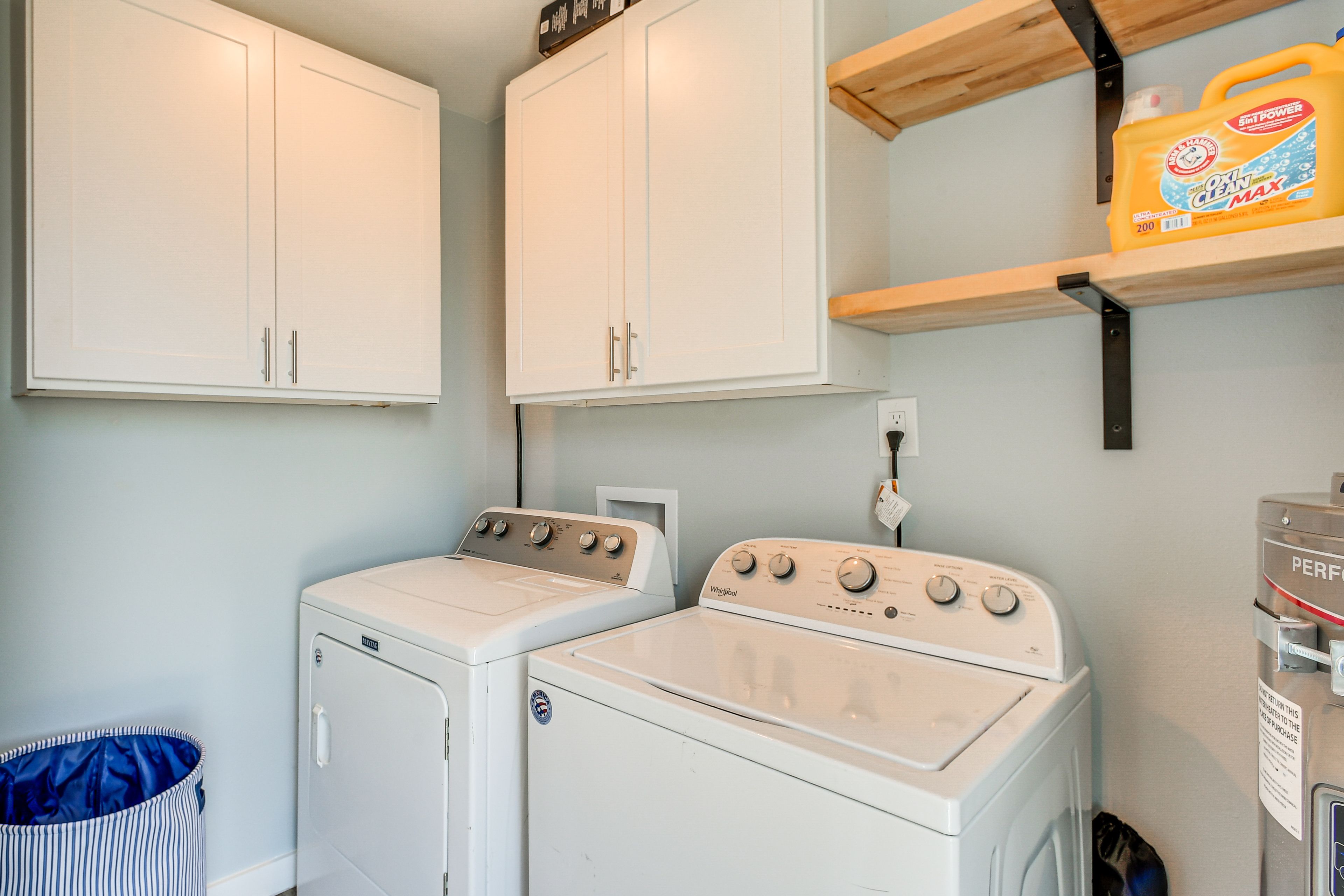 Washer/Dryer (Detergent Provided)