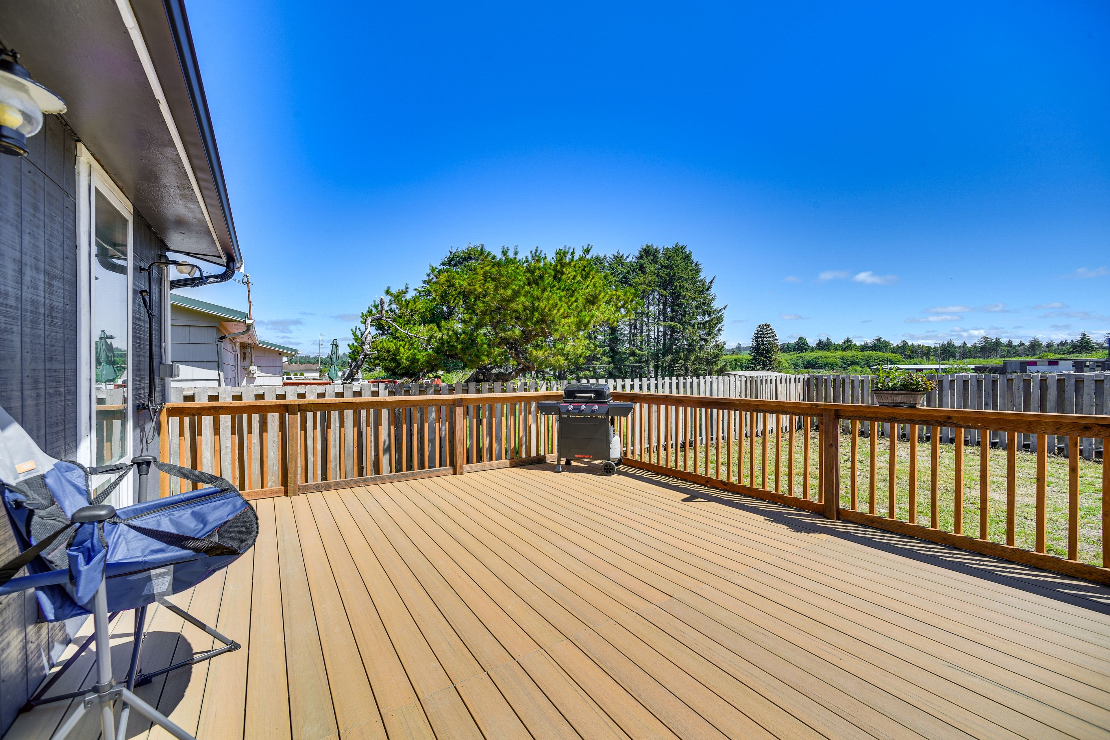 Deck | Gas Grill (Propane Provided)