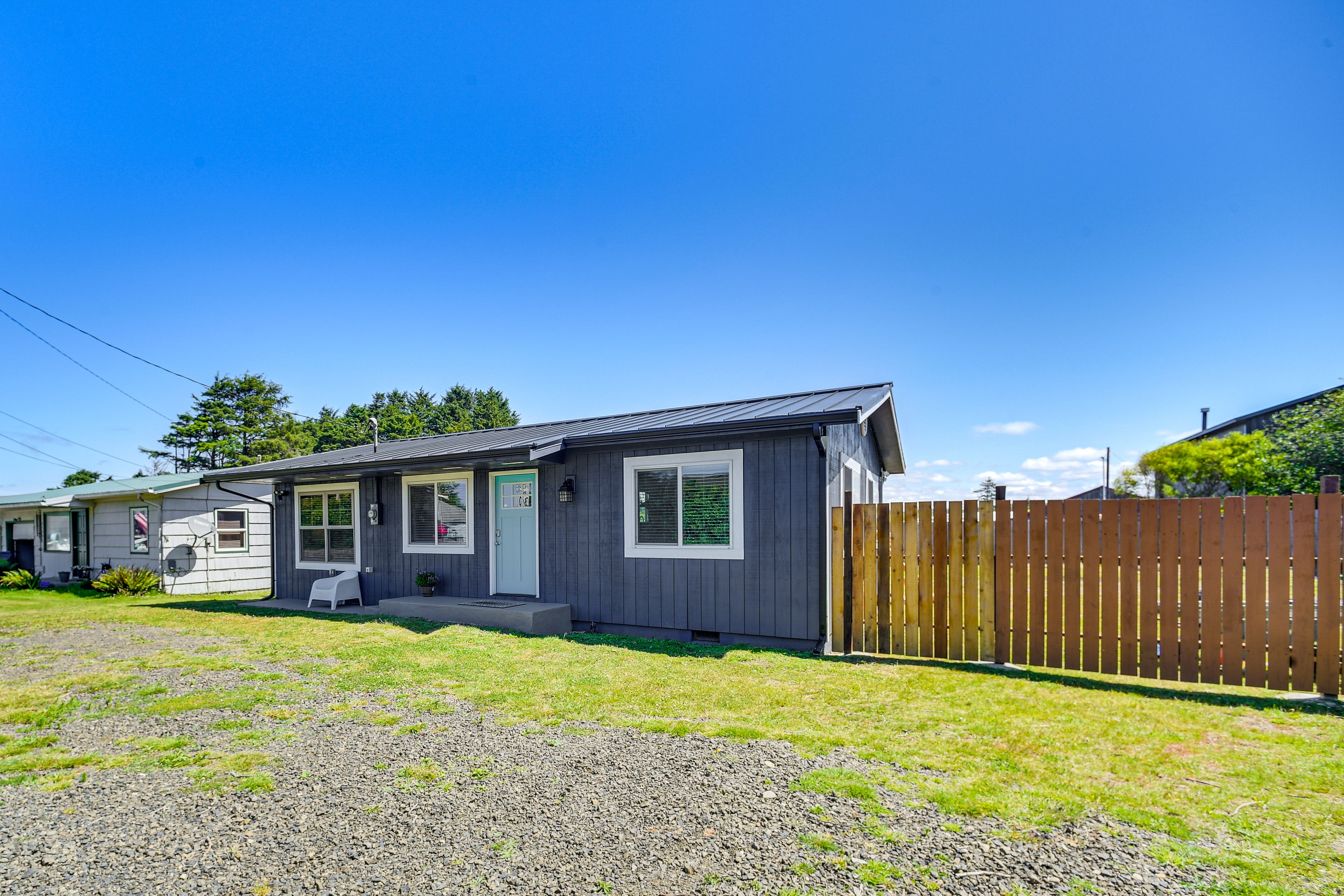 Parking | Gravel Driveway (3 Vehicles)