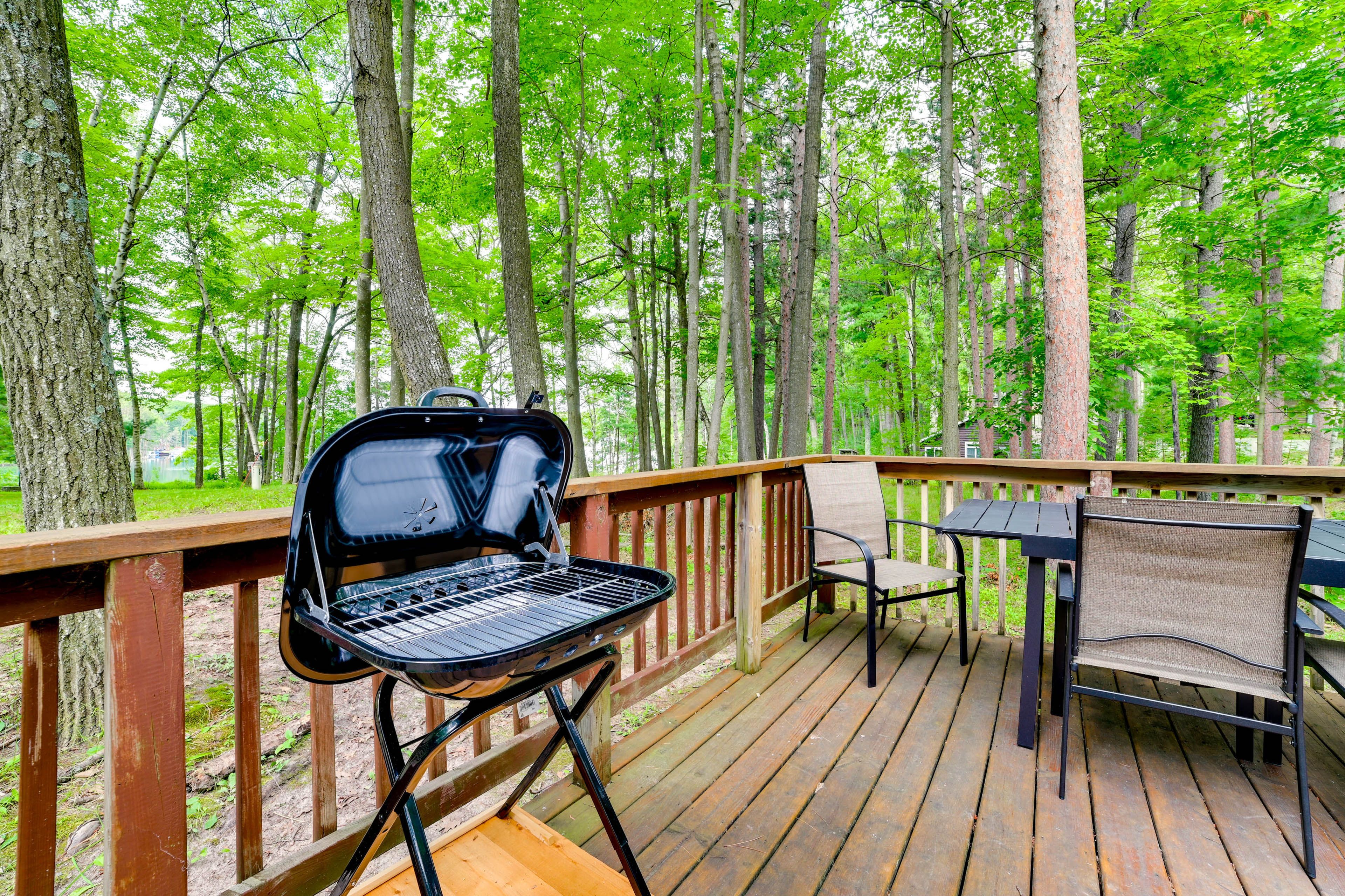 Deck | Charcoal Grill | Outdoor Dining Set