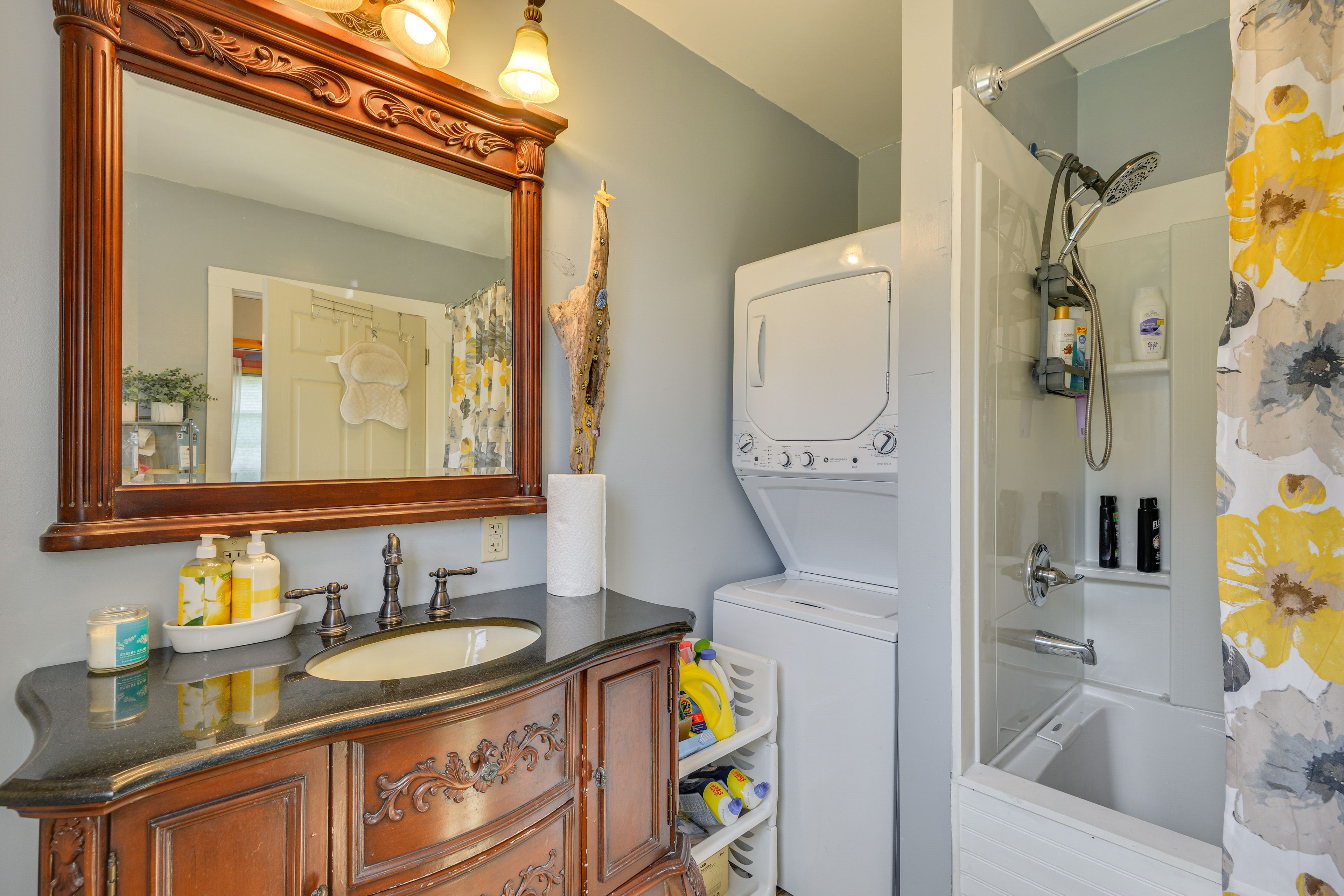 Full Bathroom | In-Unit Laundry | Complimentary Toiletries
