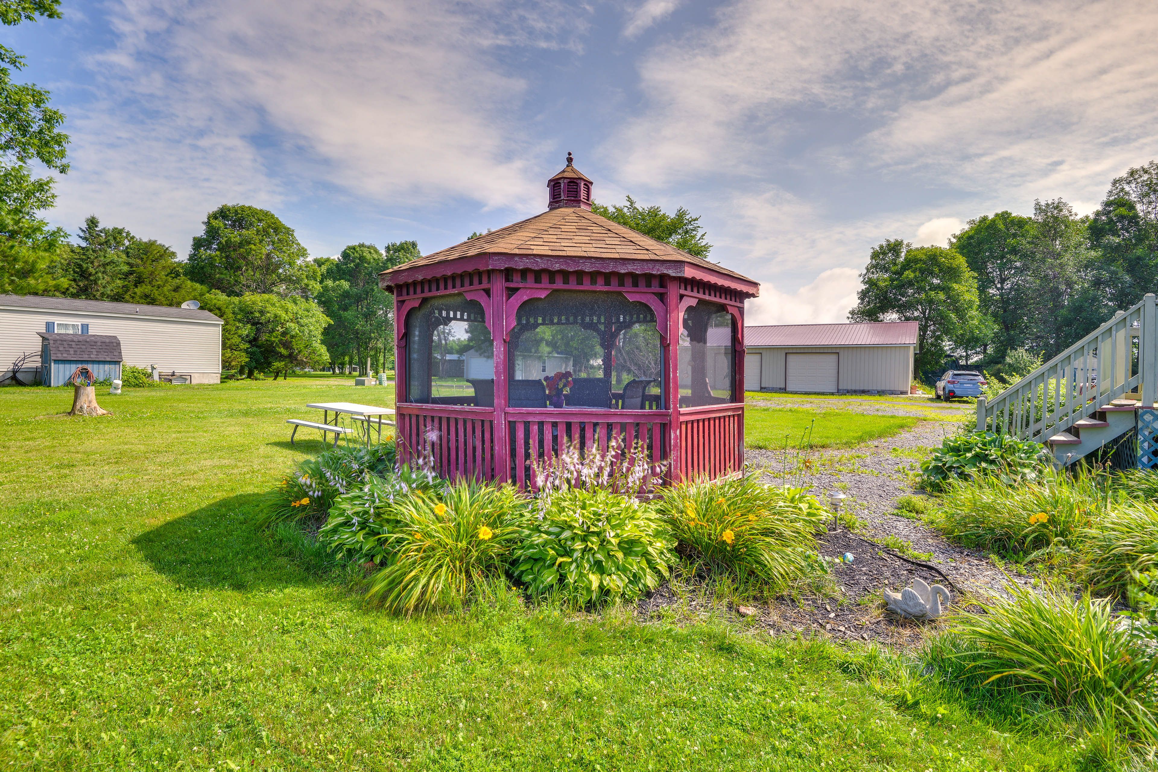 Private Yard | Gazebo