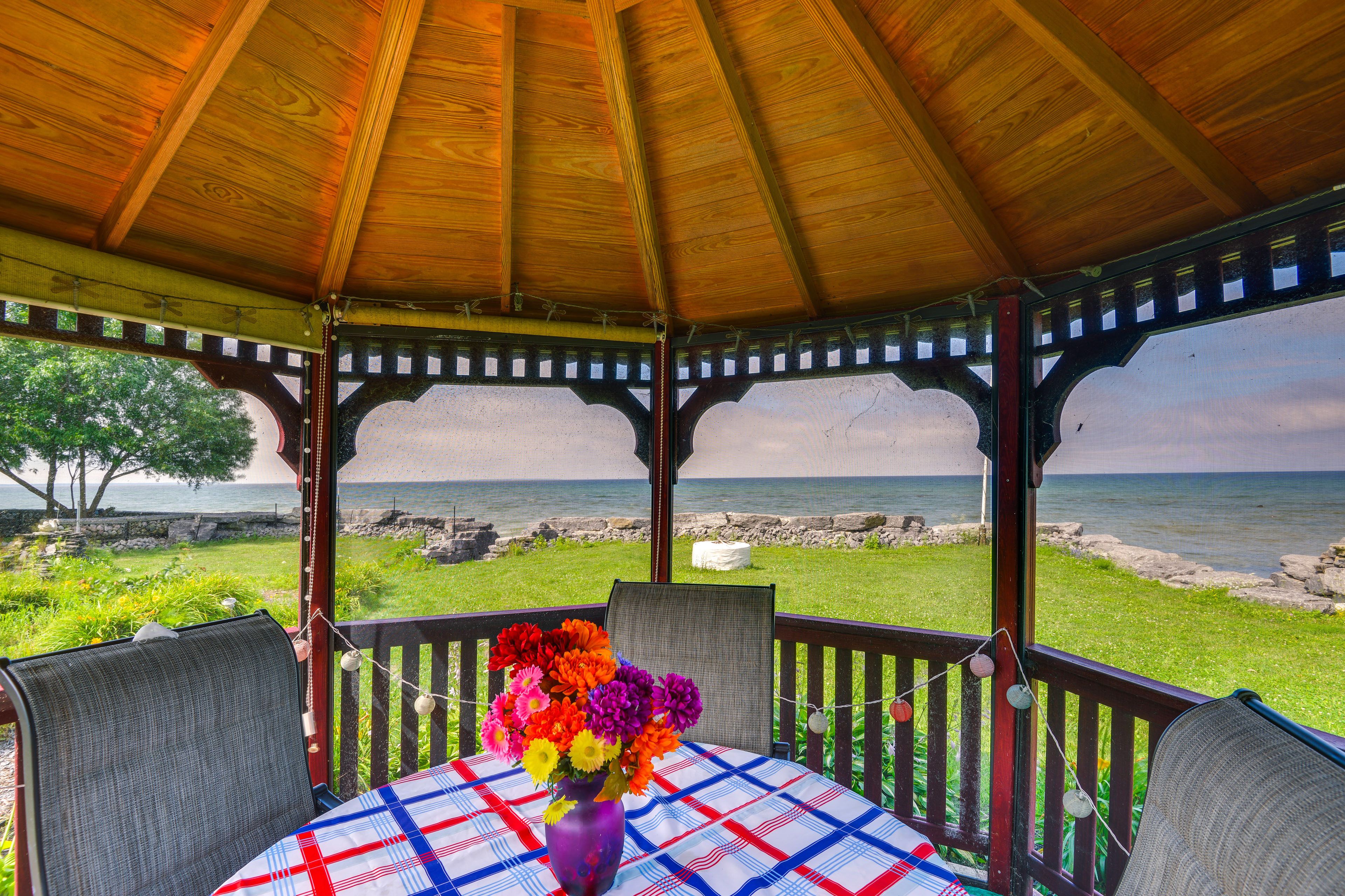 Three Mile Bay Vacation Rental | 1BR | 1BA | 850 Sq Ft | Stairs Required