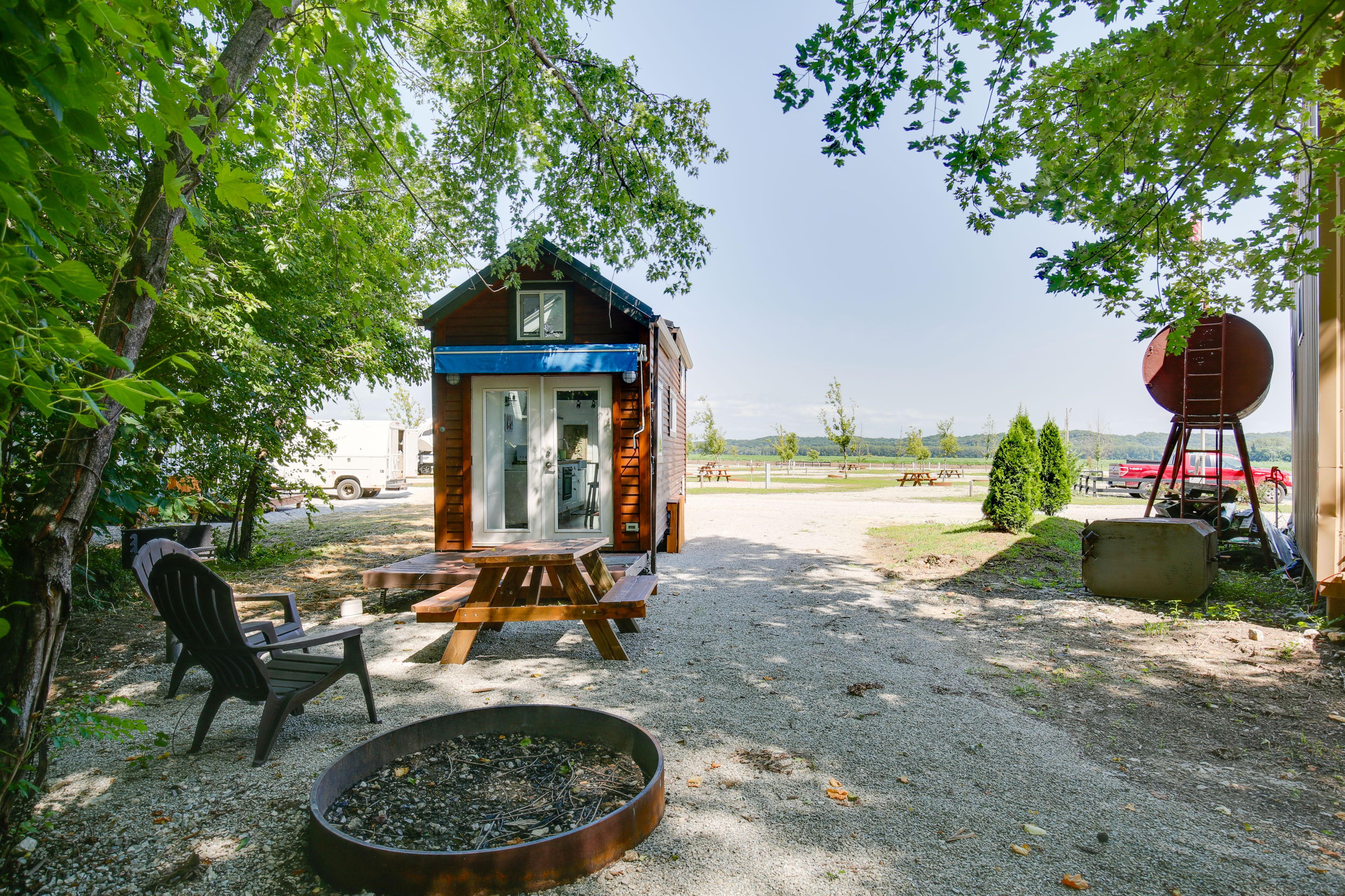 Parking | Driveway (1 Vehicle) | RV Parking | Free Street Parking