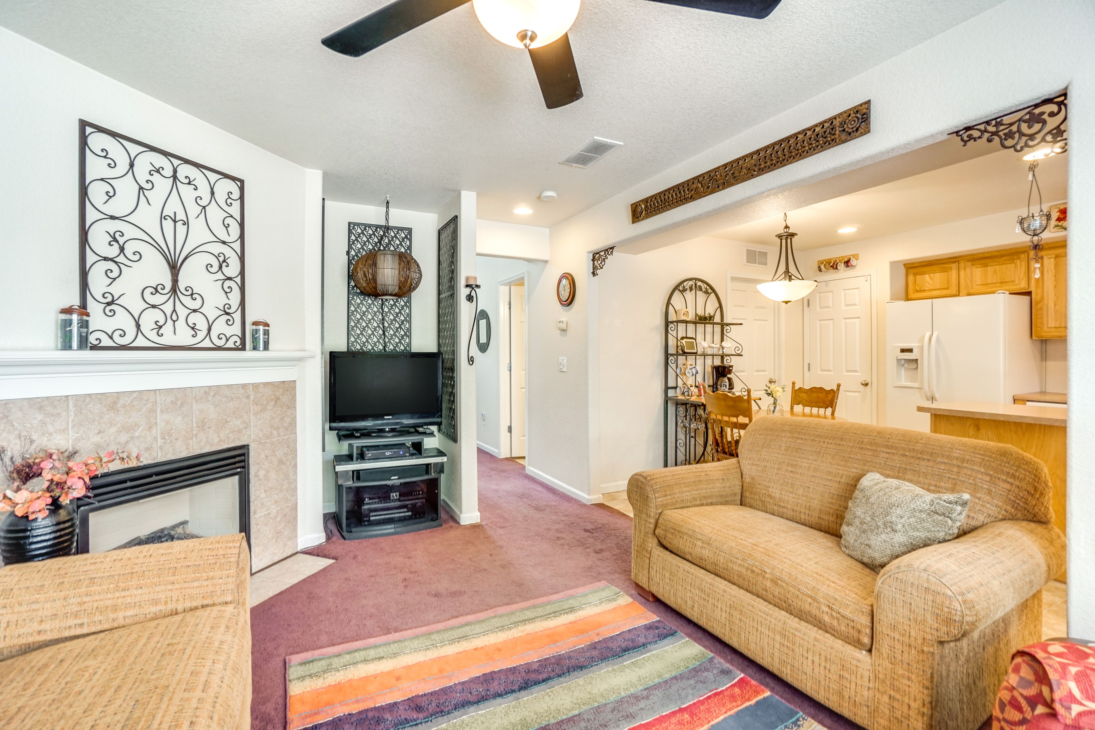 Living Room | Gas Fireplace | Flat-Screen TV | 1st Floor