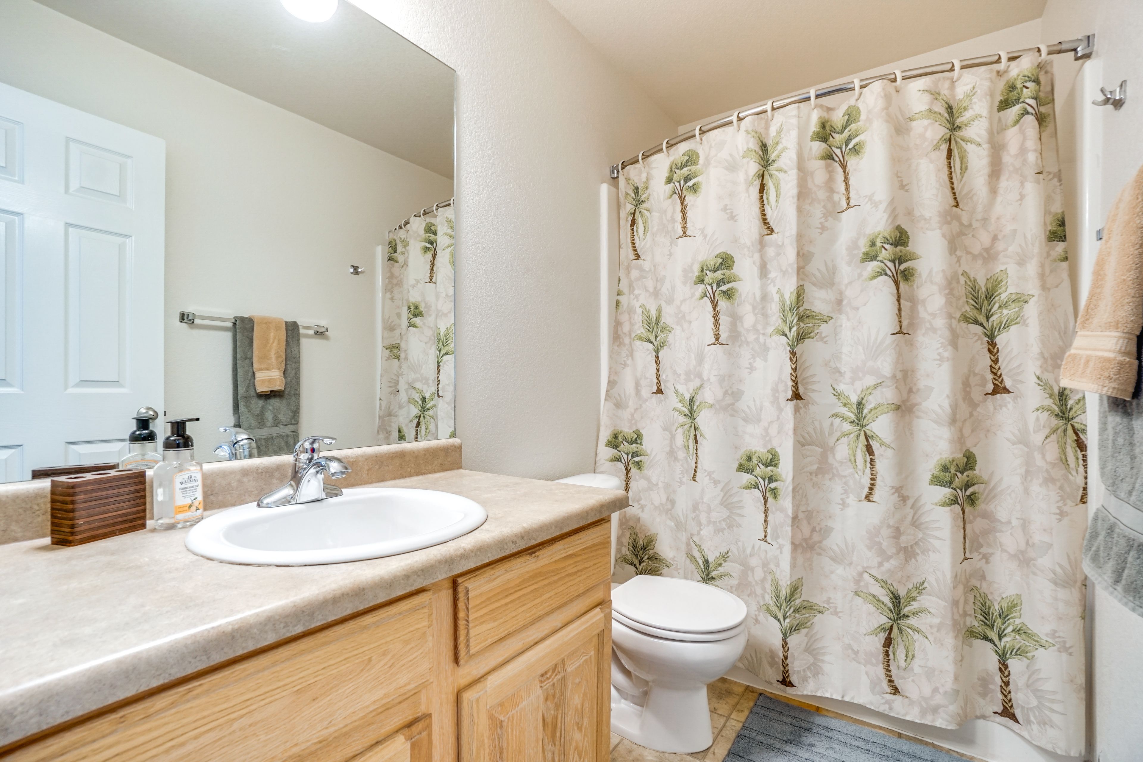 Full Bathroom | 2nd Floor