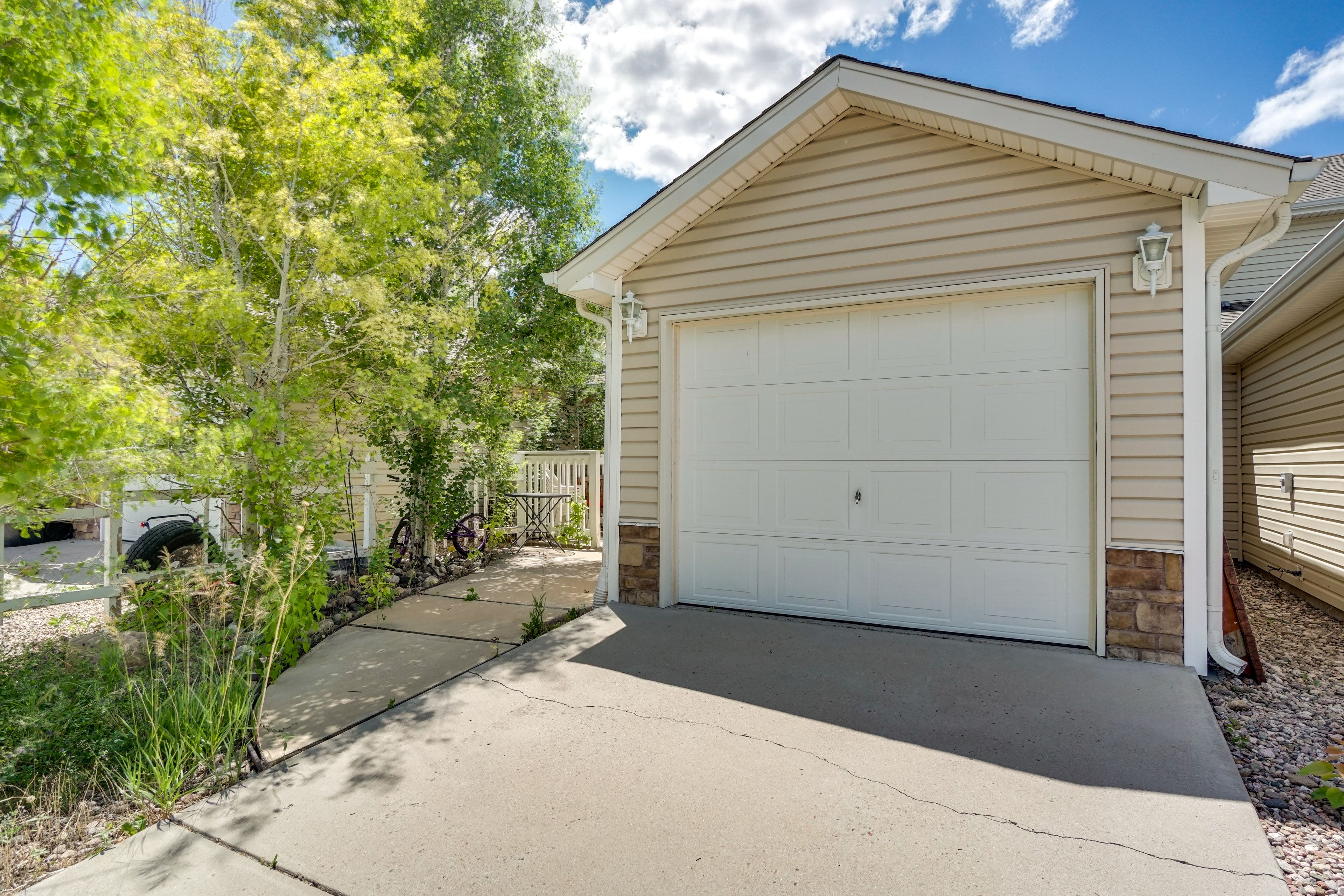 Parking | Garage (1 Vehicle) | Driveway (2 Vehicles) | Free Street Parking