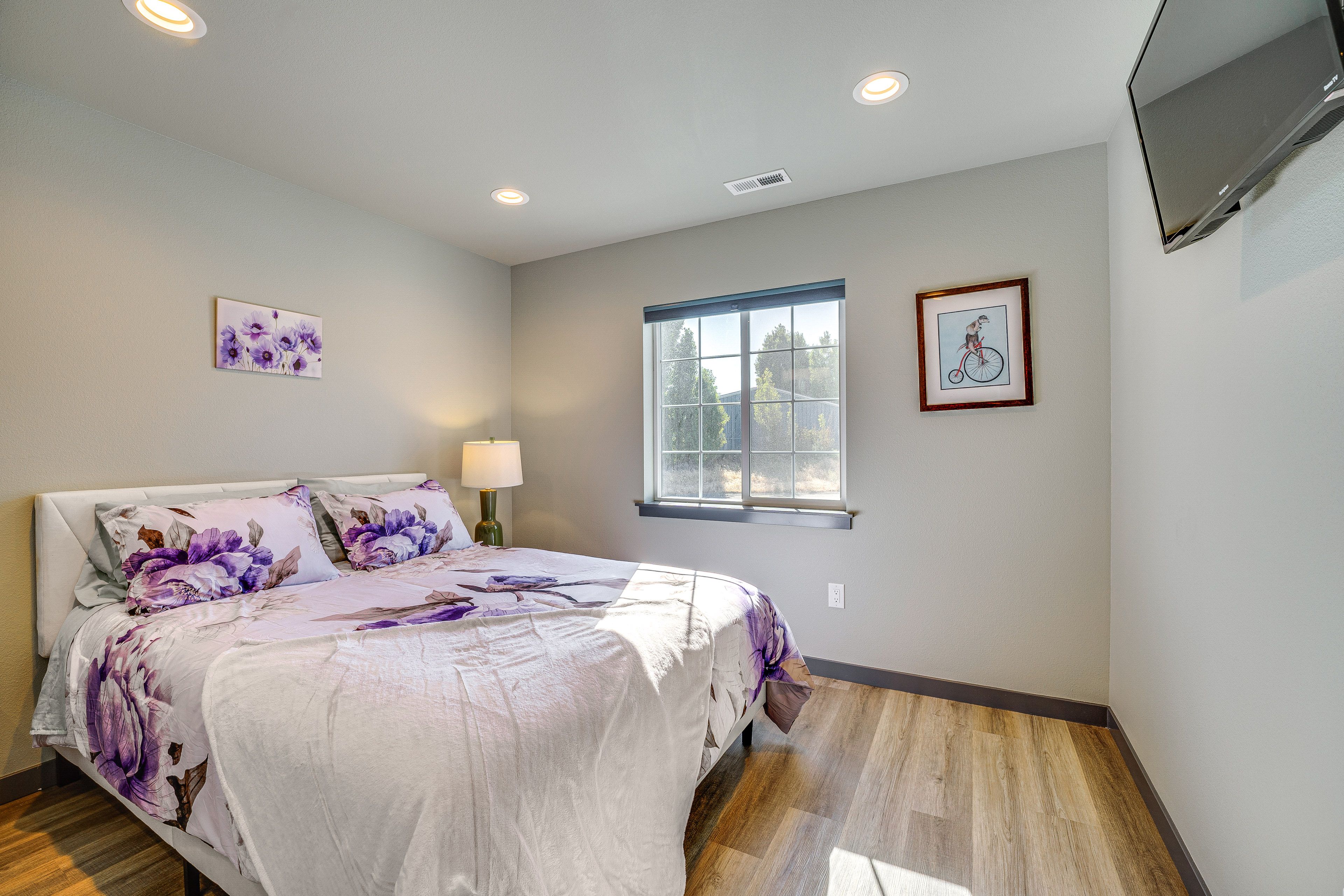 Bedroom 3 | Queen Bed