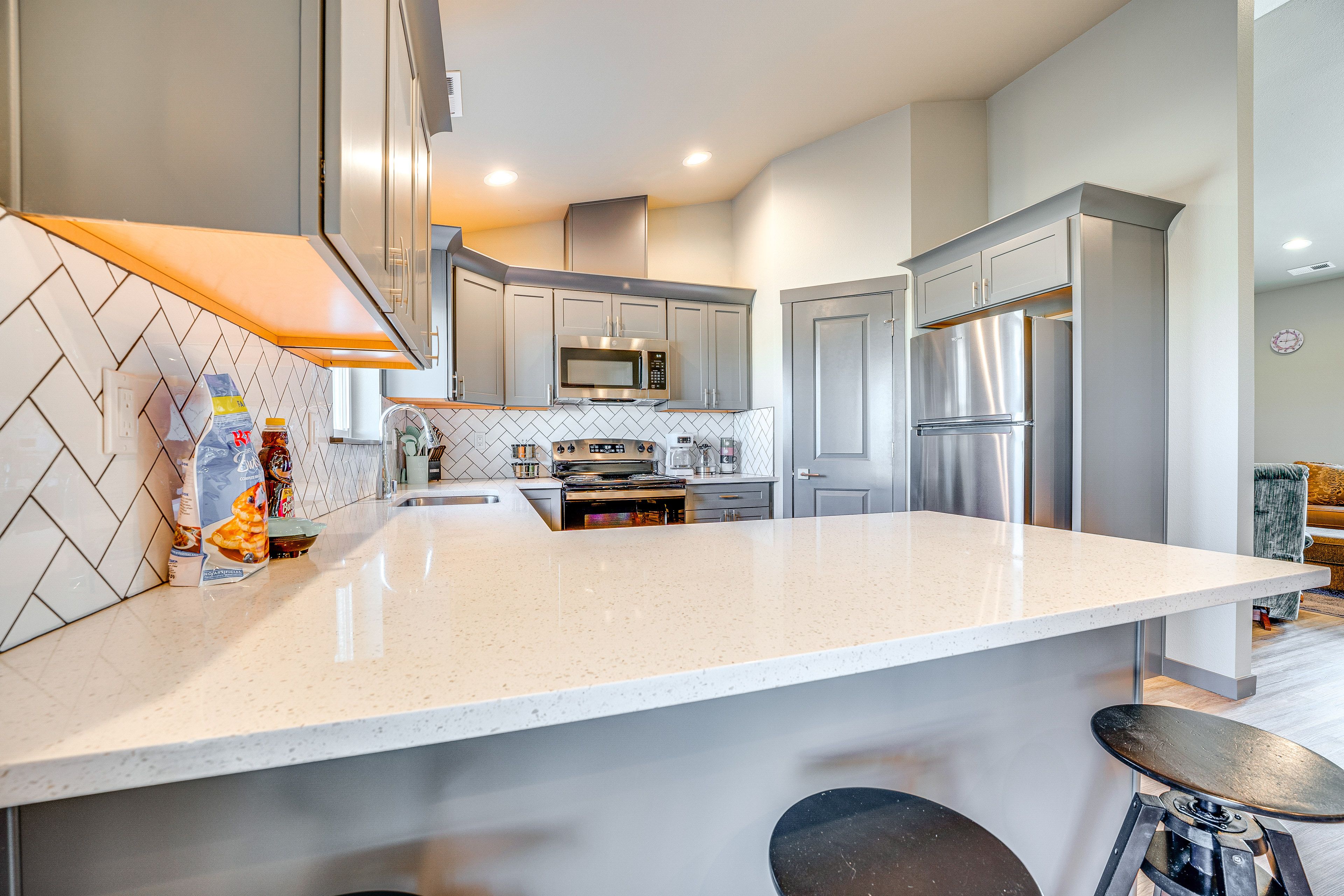 Kitchen | Blender | Crockpot | Trash Bags/Paper Towels