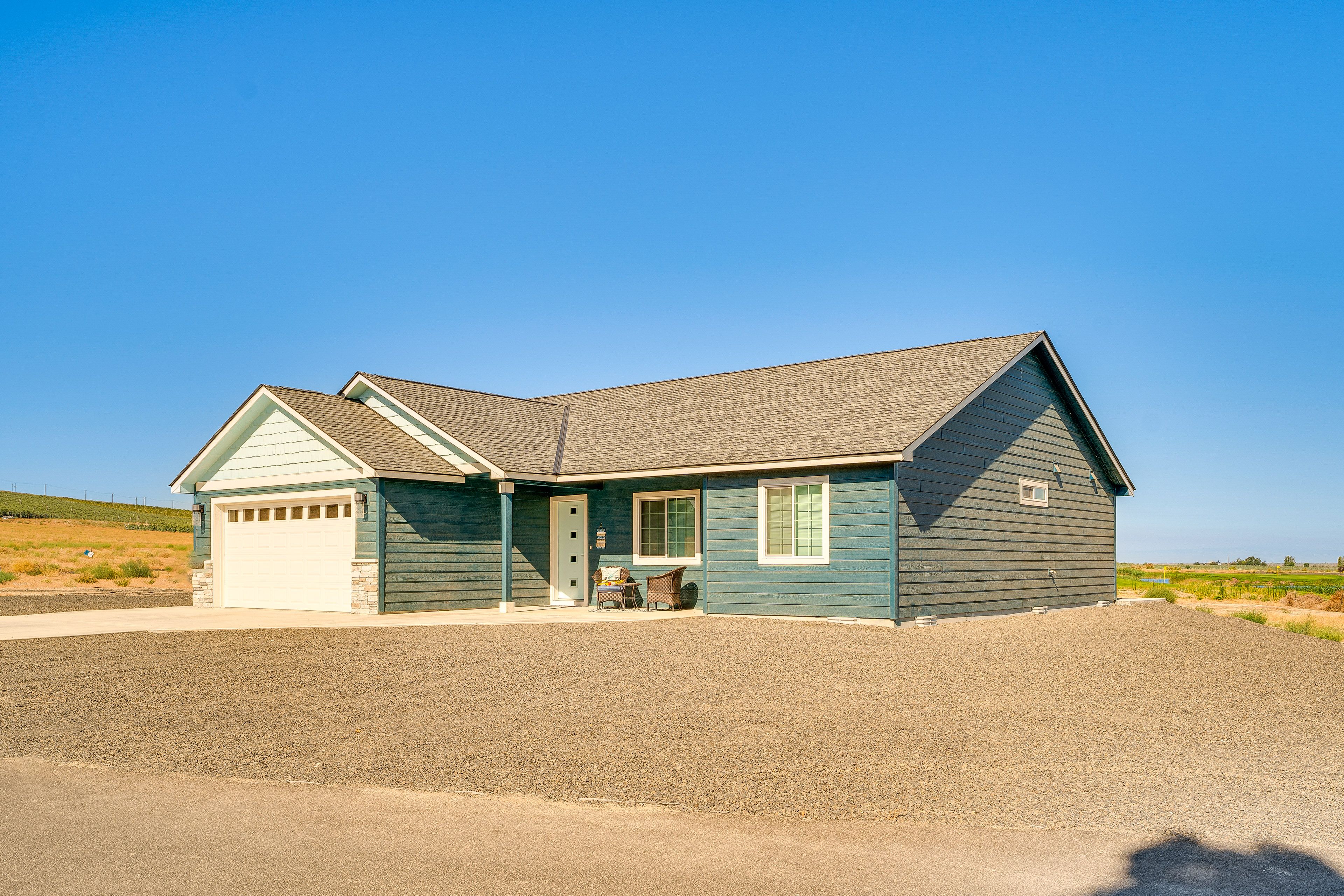 Exterior | Driveway (2 Vehicles) | RV/Trailer Parking