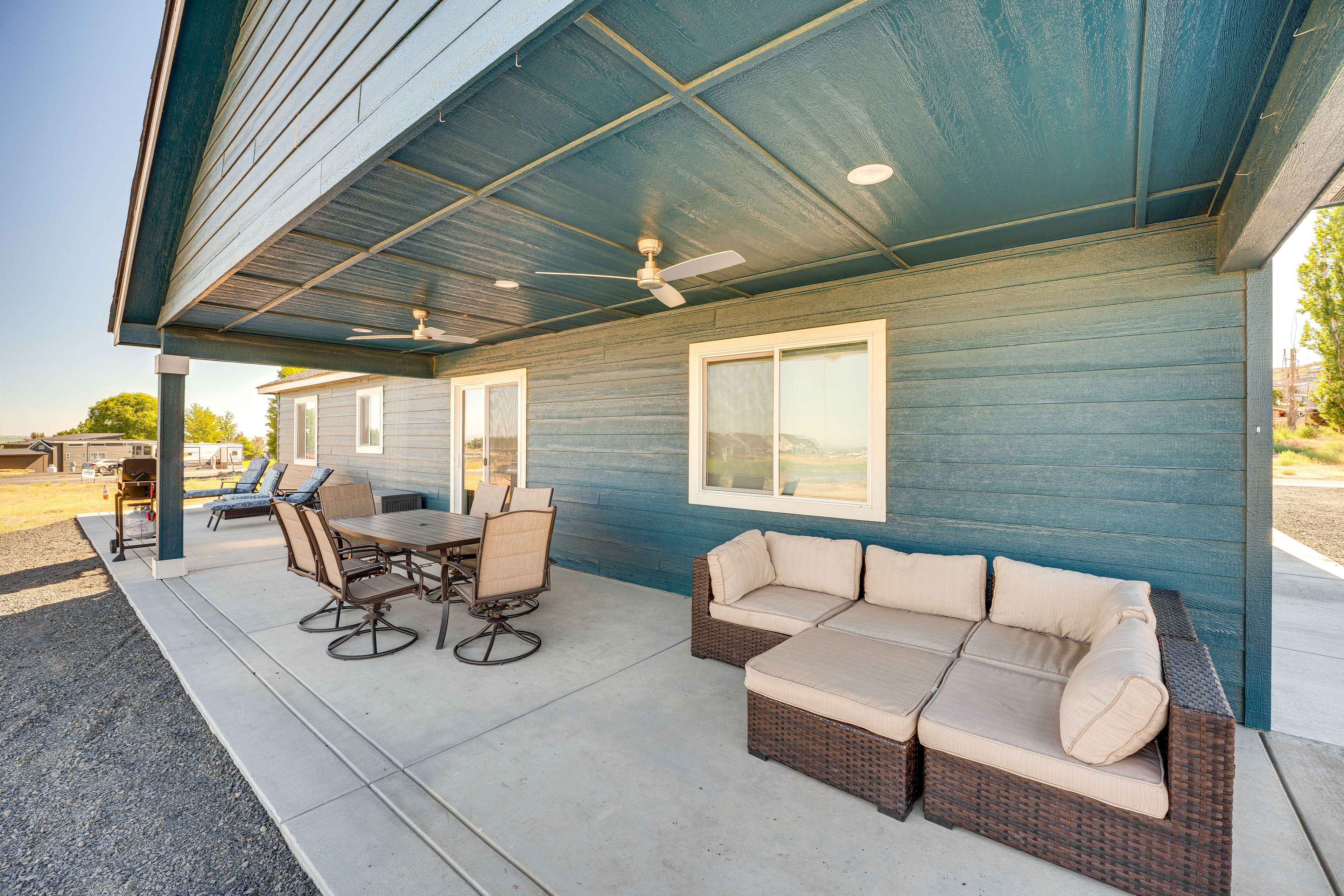 Furnished Patio | Gas Grill | Outdoor Dining Area