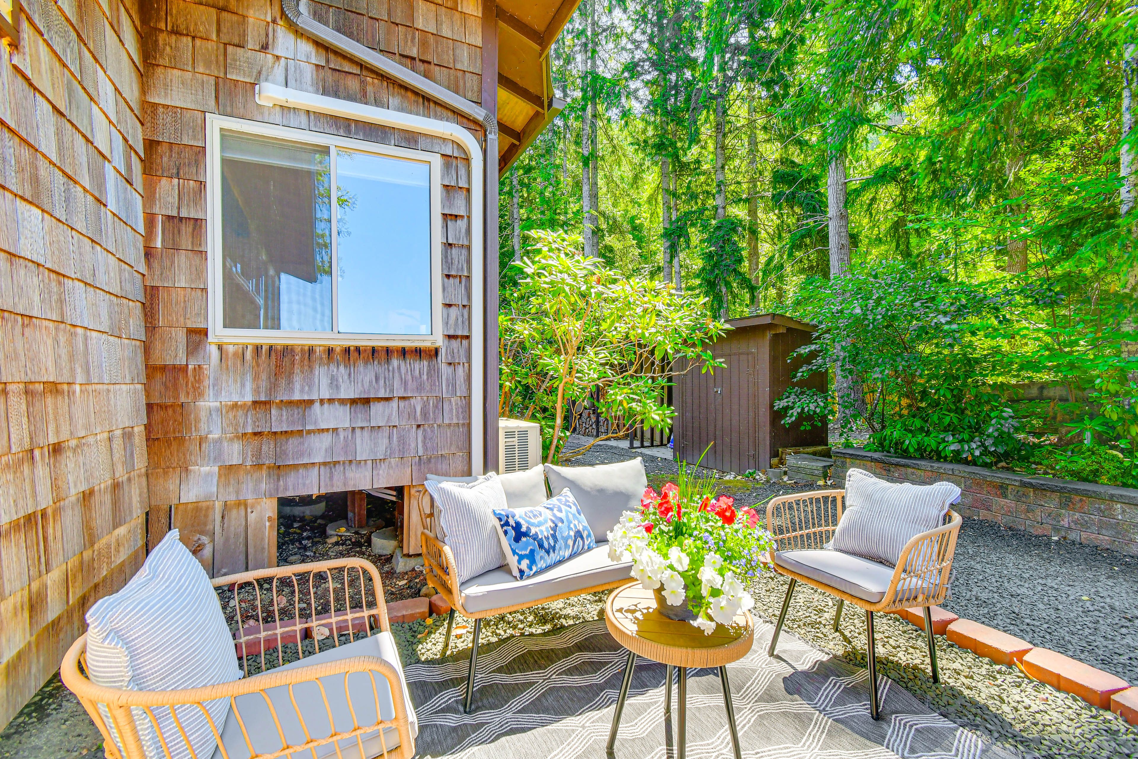 Patio | Lounge Seating