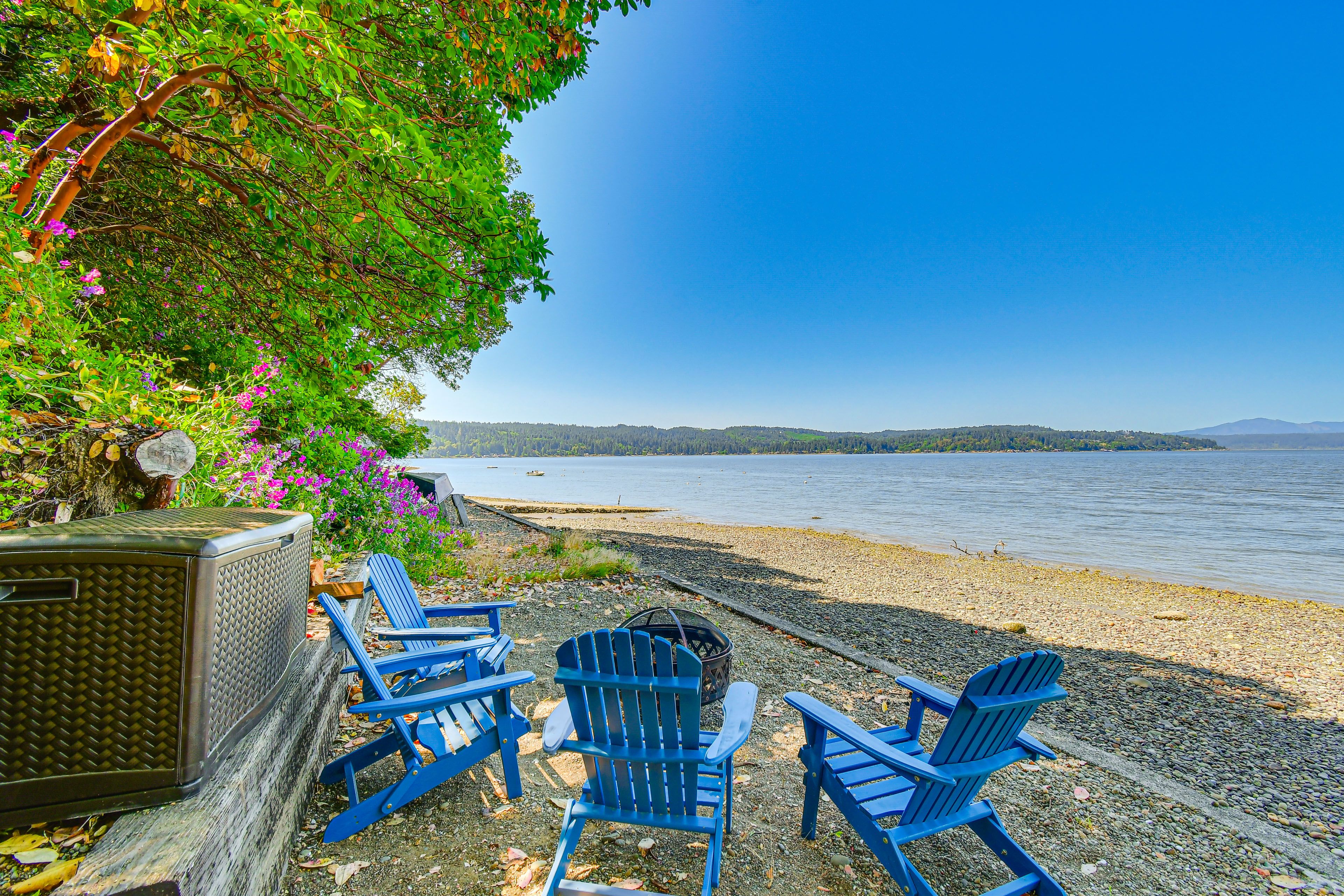 Belfair Vacation Rental | 2BR | 1.5BA | 1,128 Sq Ft | Stairs Required