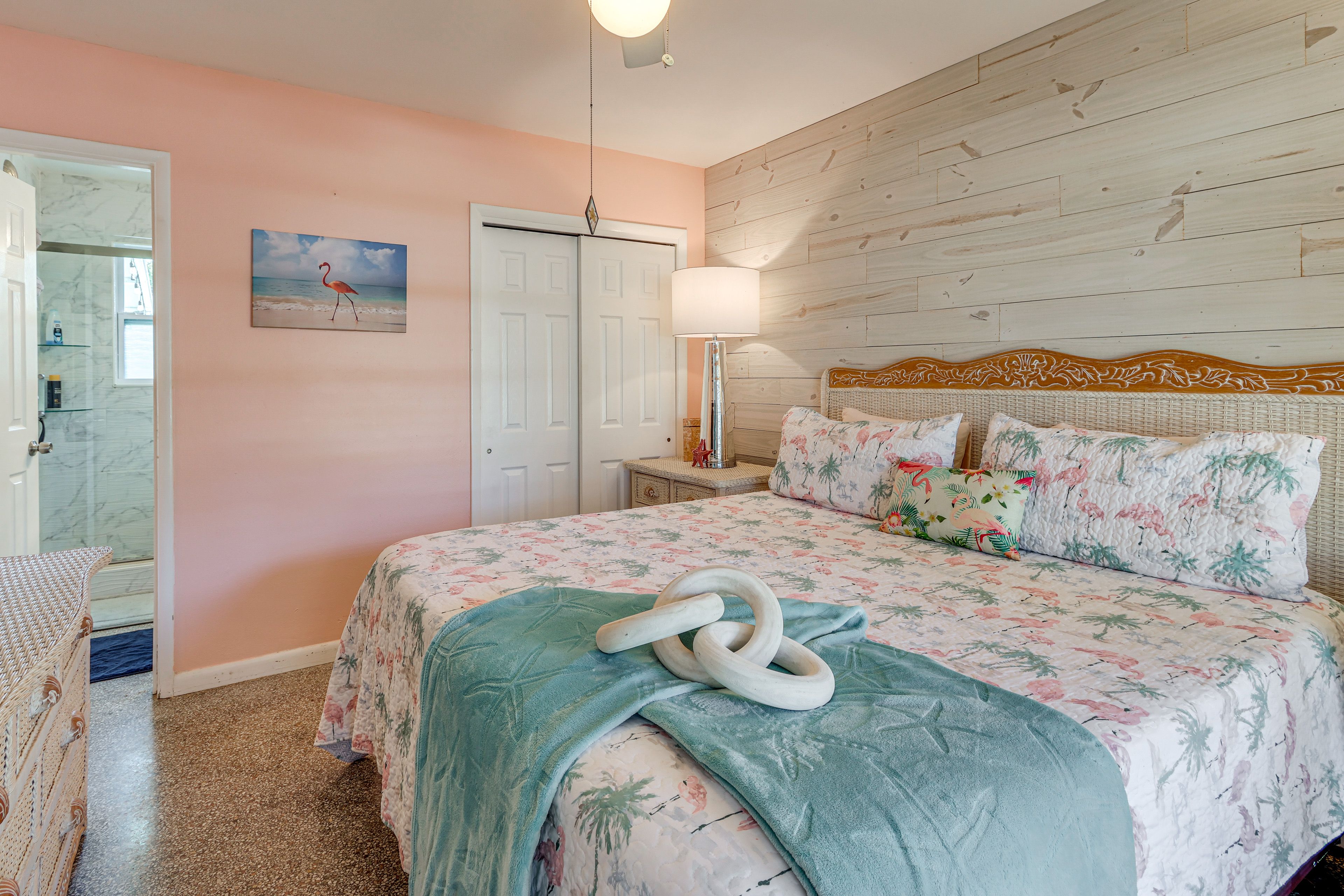 Bedroom 2 | King Bed | En-Suite Bathroom