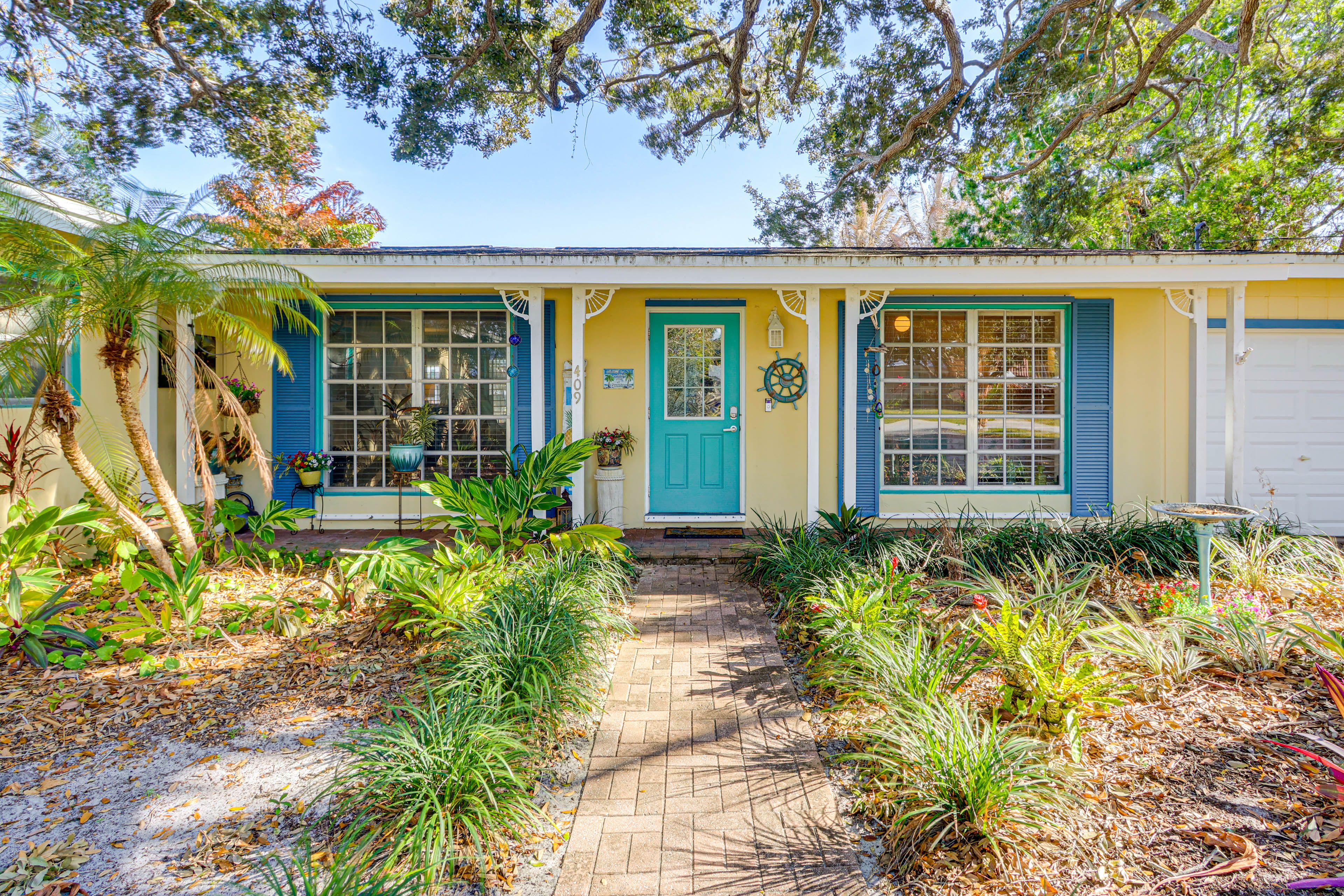 Property Exterior | Driveway (3 Vehicles) | Boat Trailer Parking Allowed