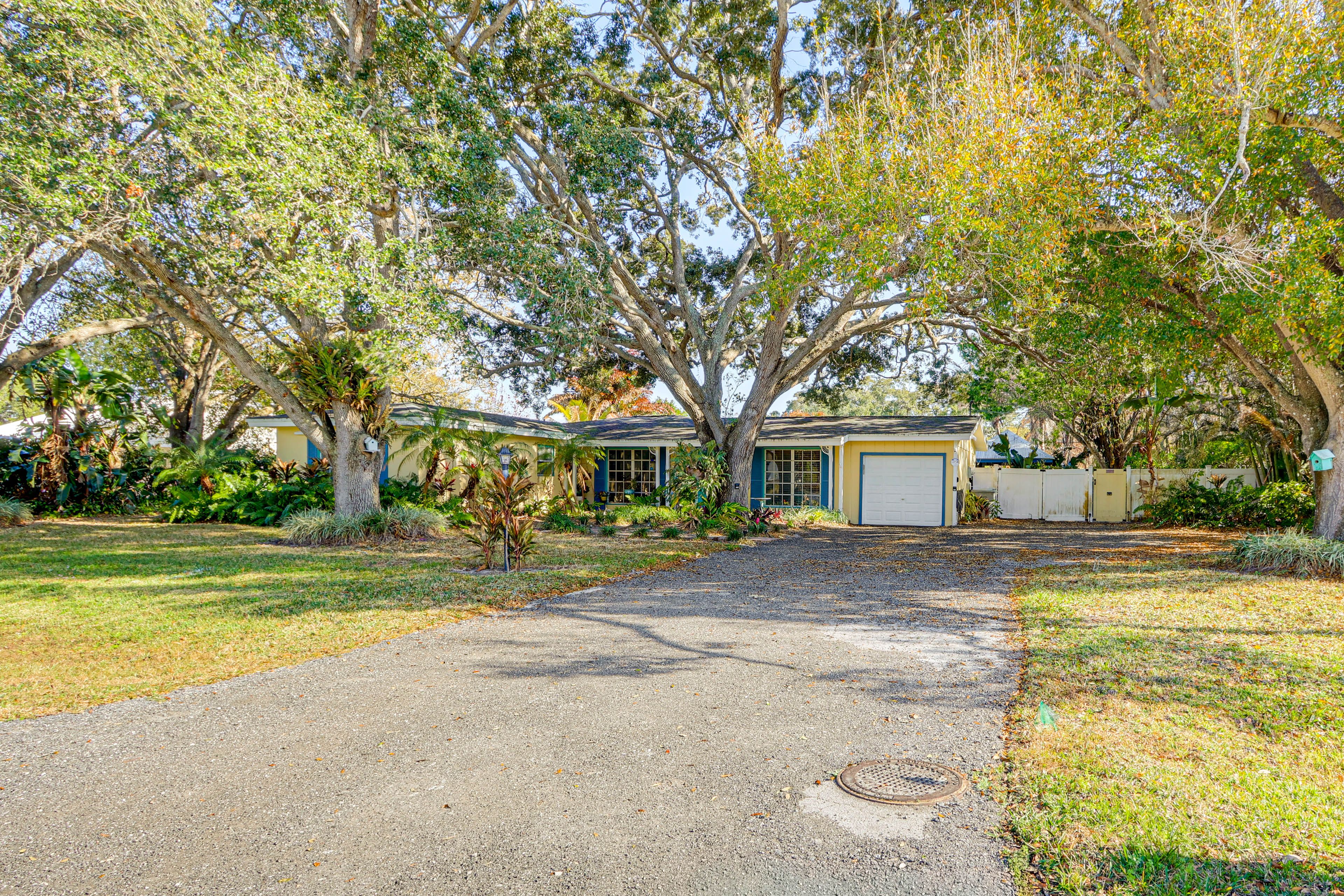 RV/Trailer Parking Prohibited | Garage Parking Not Available