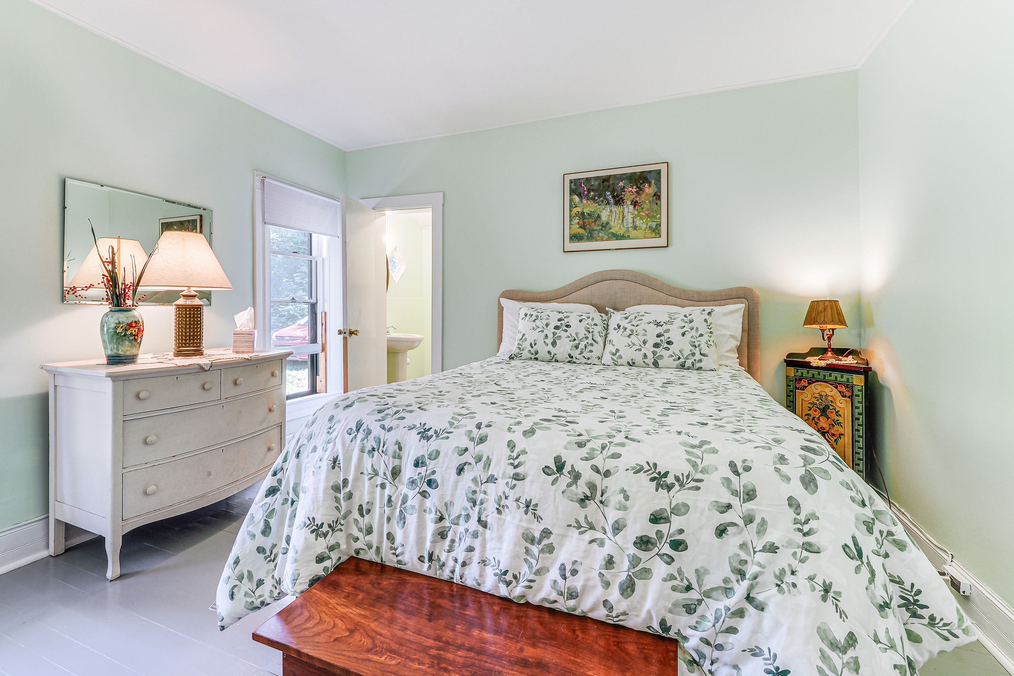 Bedroom 4 | 1st Floor | Queen Bed